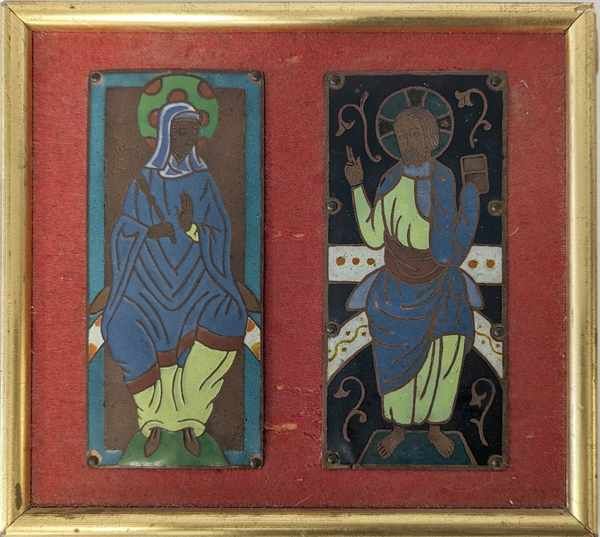 DEUX PLAQUES de cuivre en émaux champlevés...