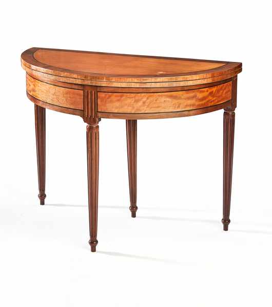 TABLE A JEUX demi-lune, en acajou, placage...