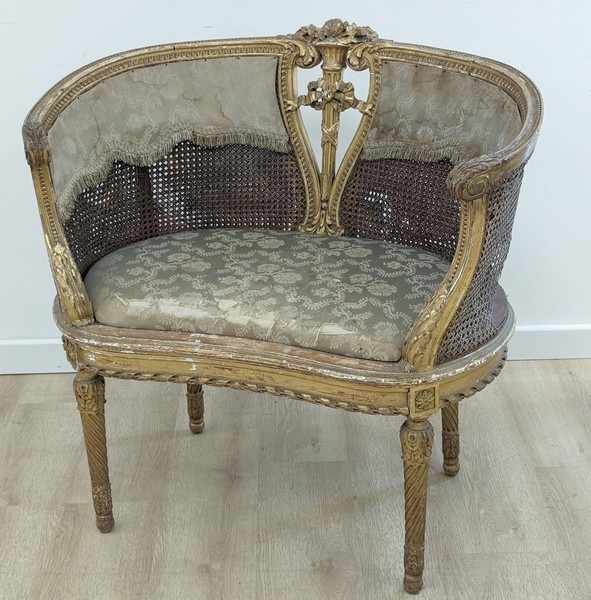 LARGE FAUTEUIL à dossier corbeille en bois...