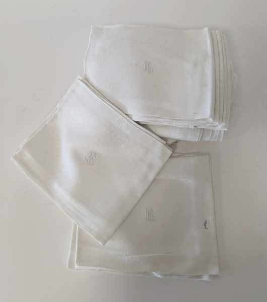 GRANDE NAPPE rectangulaire (300 x 240 cm)...