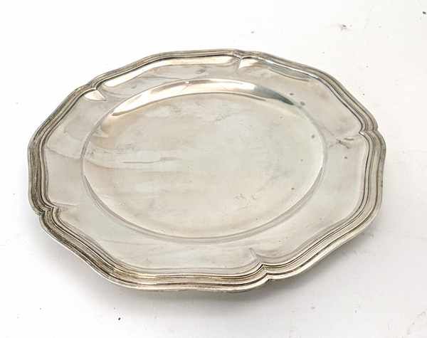 PLAT rond chantourné fileté en argent (9...