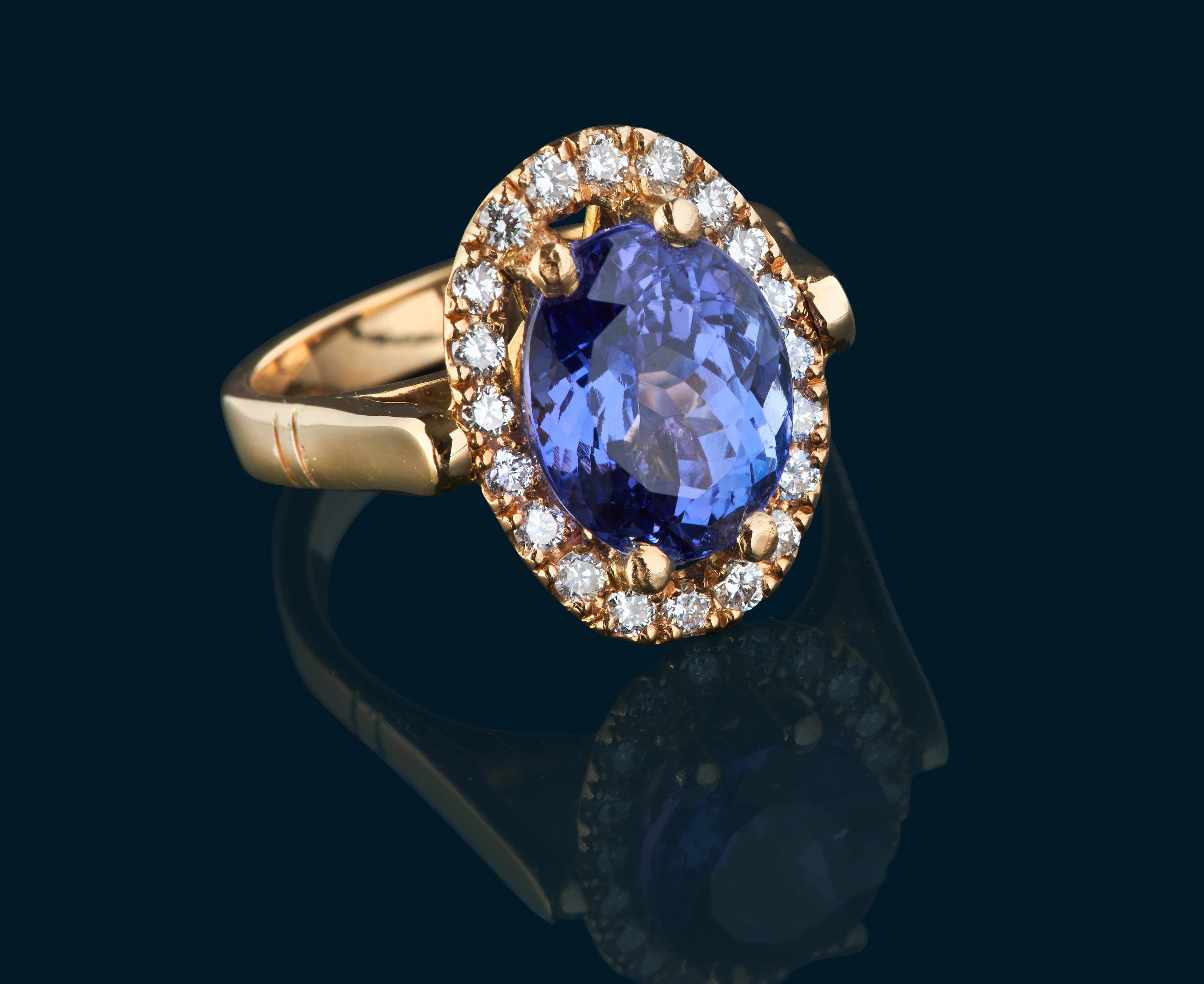 BAGUE en or jaune (750) ornée d'une tanzanite...