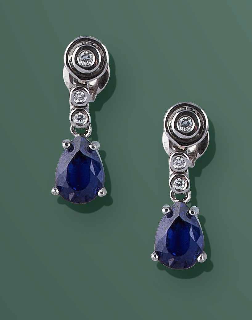 PAIRE DE PENDANTS D'OREILLES en or gris (750)...