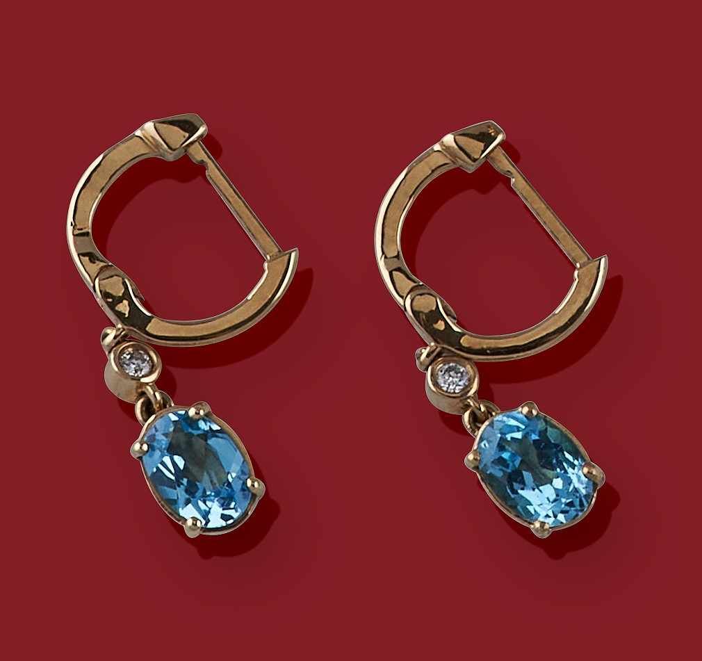 PAIRE DE PENDANTS D'OREILLES en or jaune...