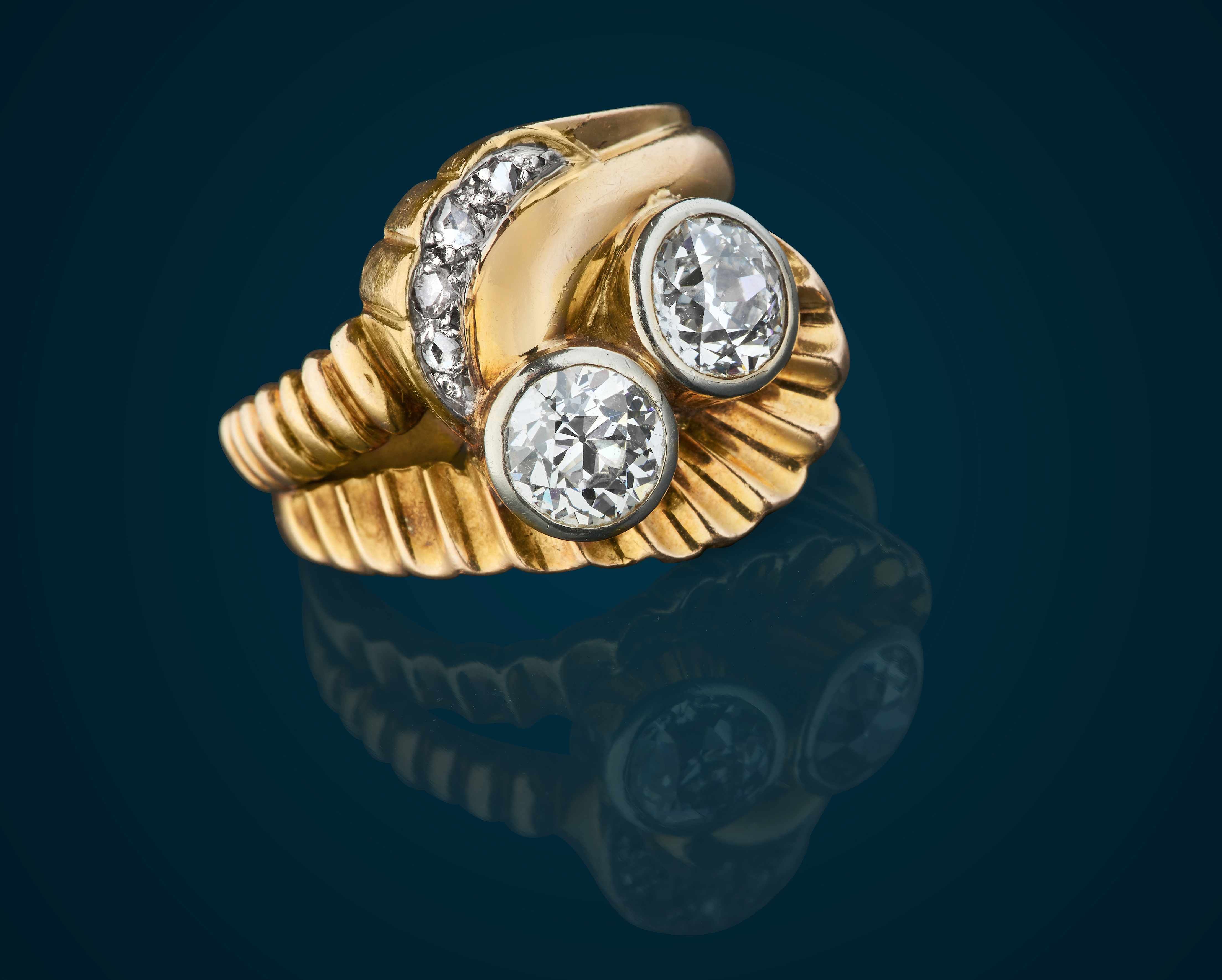 BAGUE ruban en or jaune (750) strié sertie...