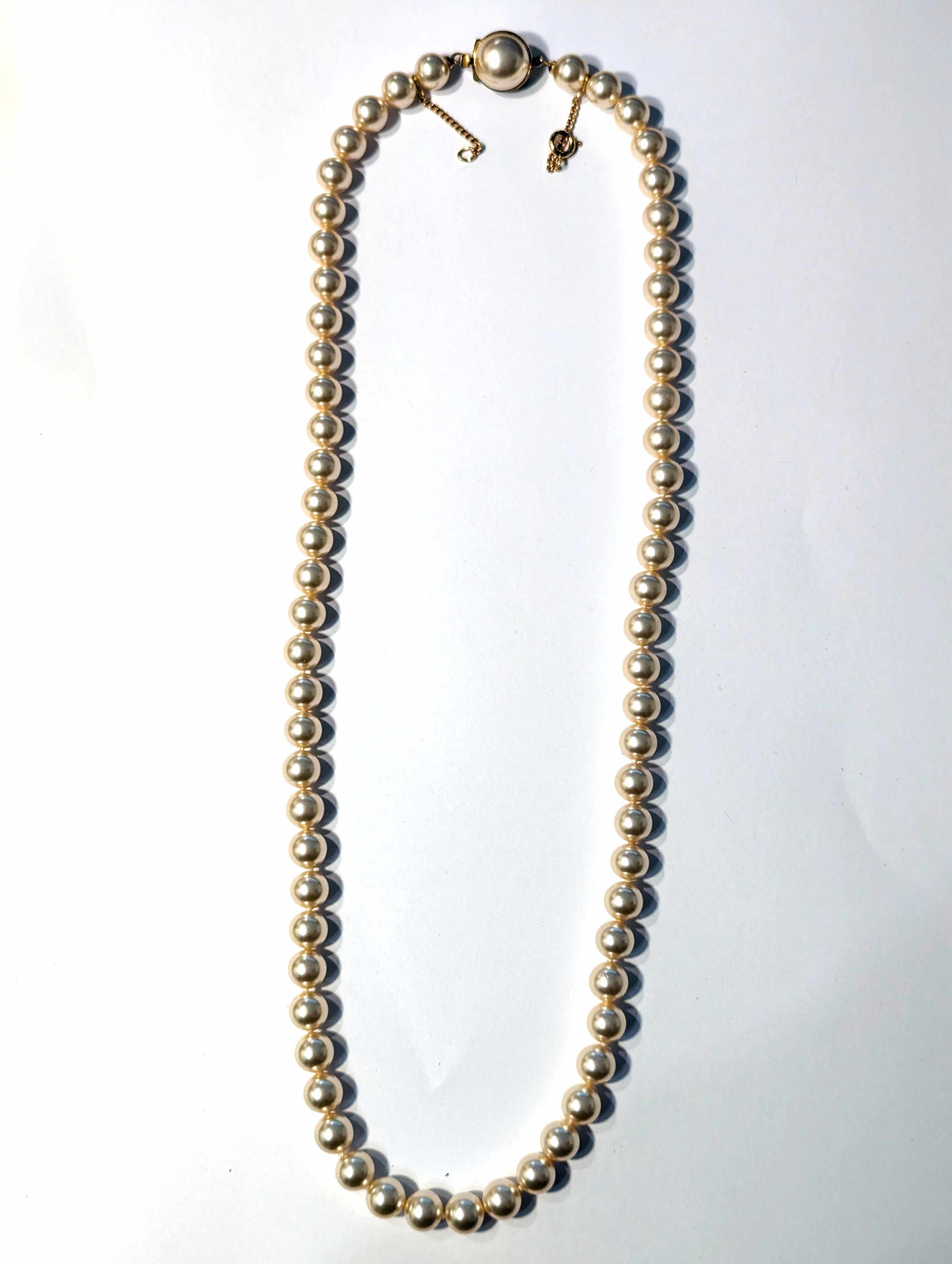 COLLIER DE PERLES CHAMPAGNE fermoir orné...