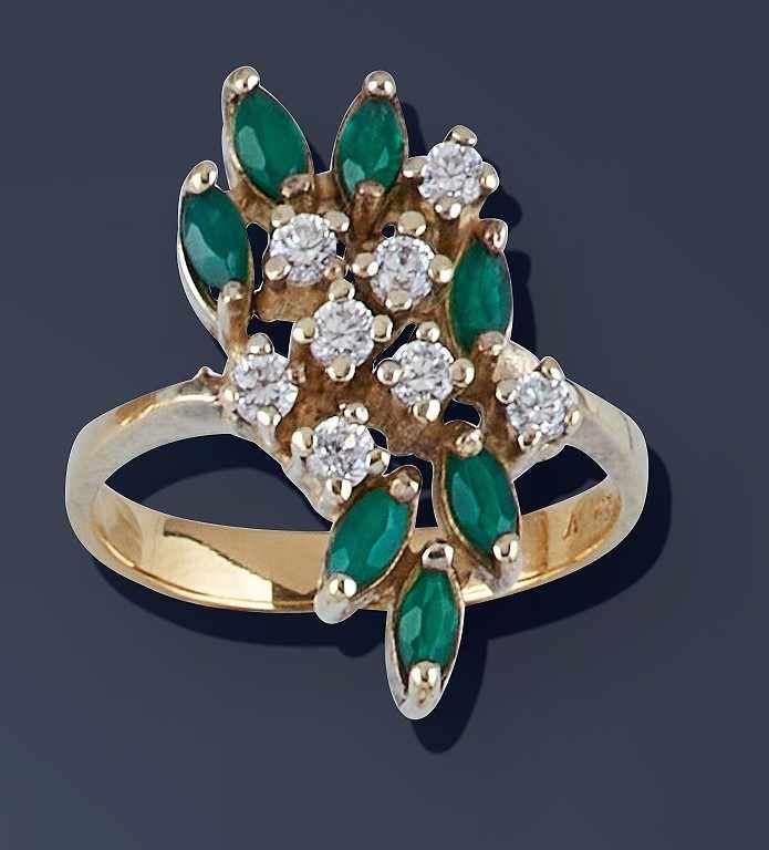 BAGUE en or jaune (750) de forme navette...
