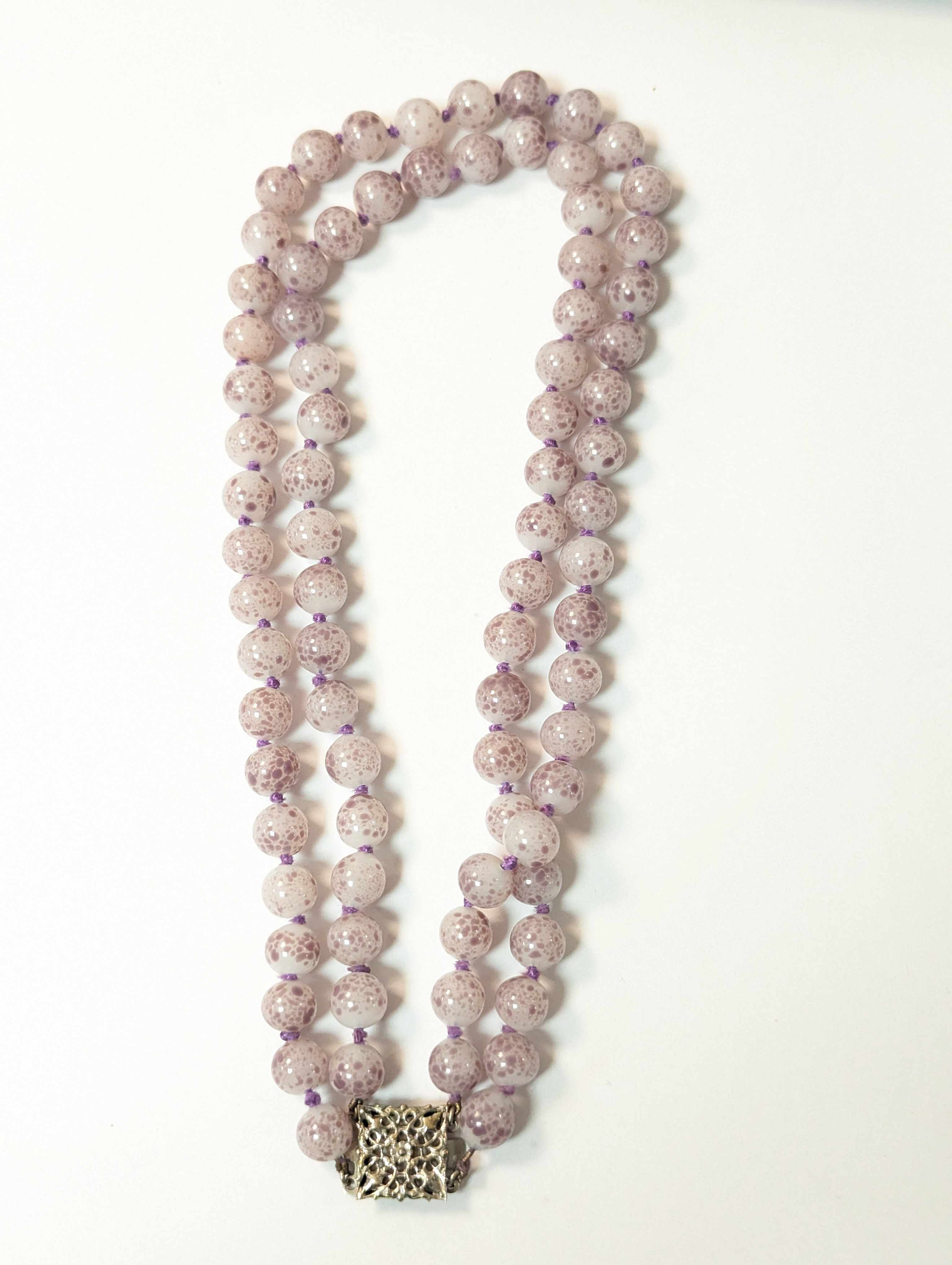 COLLIER à deux rangs de perles probablement...