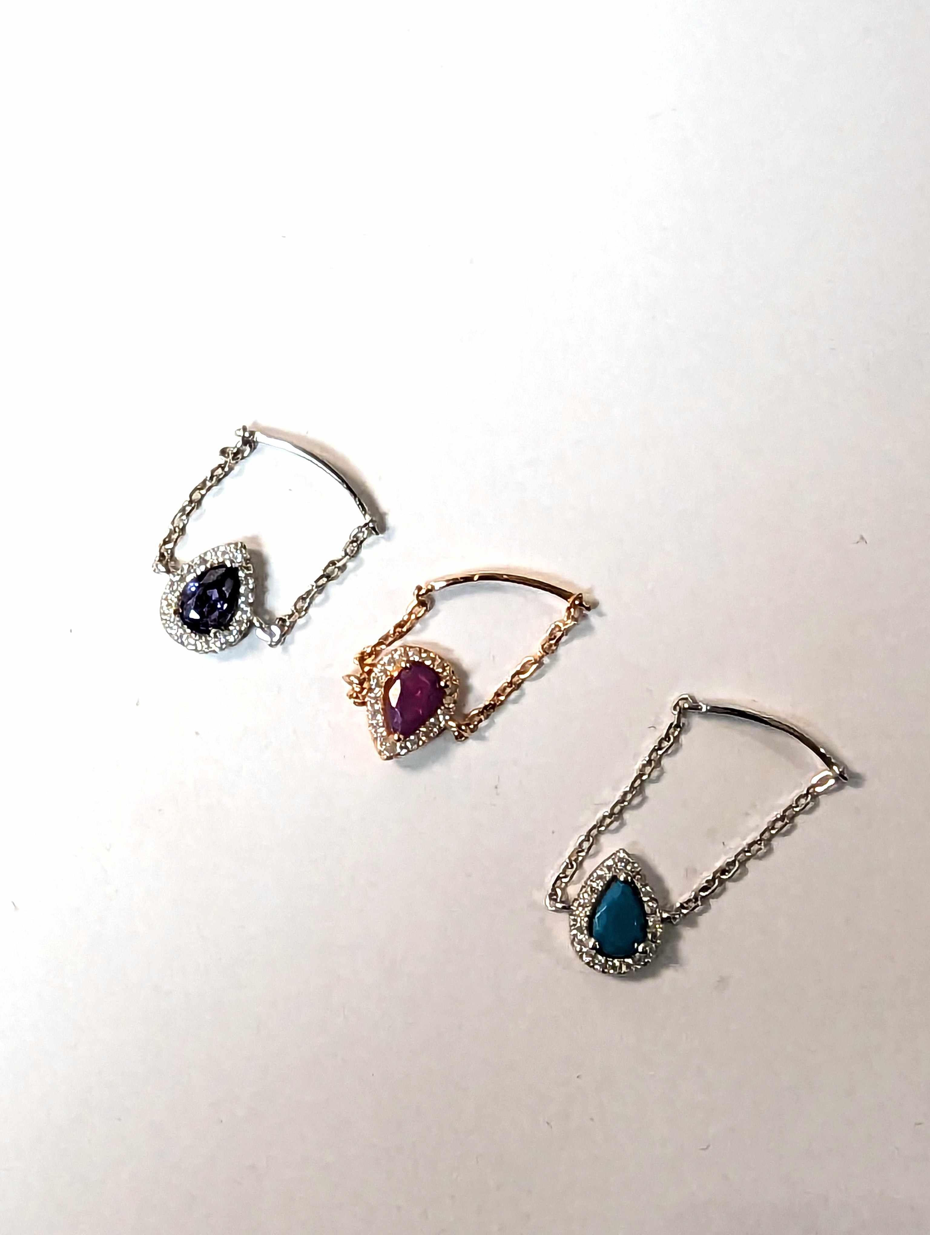 TROIS BAGUES chaînes en argent (925) dont...