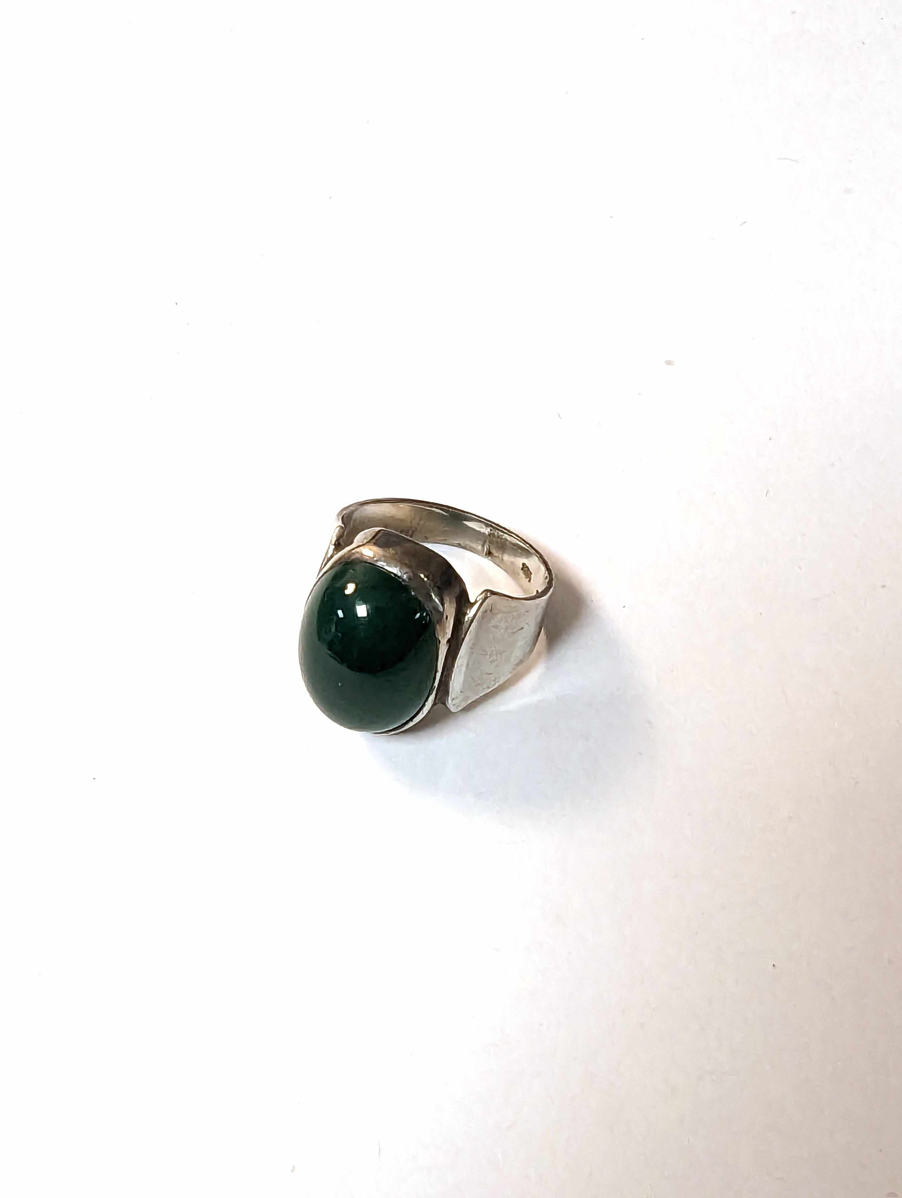 BAGUE en argent (925) sertie d'un cabochon...