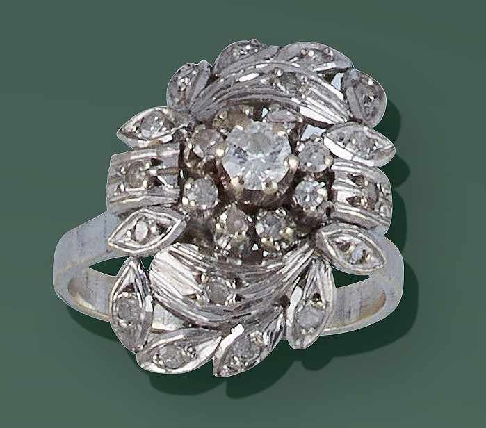 BAGUE en or gris (750) sertie de petits diamants...