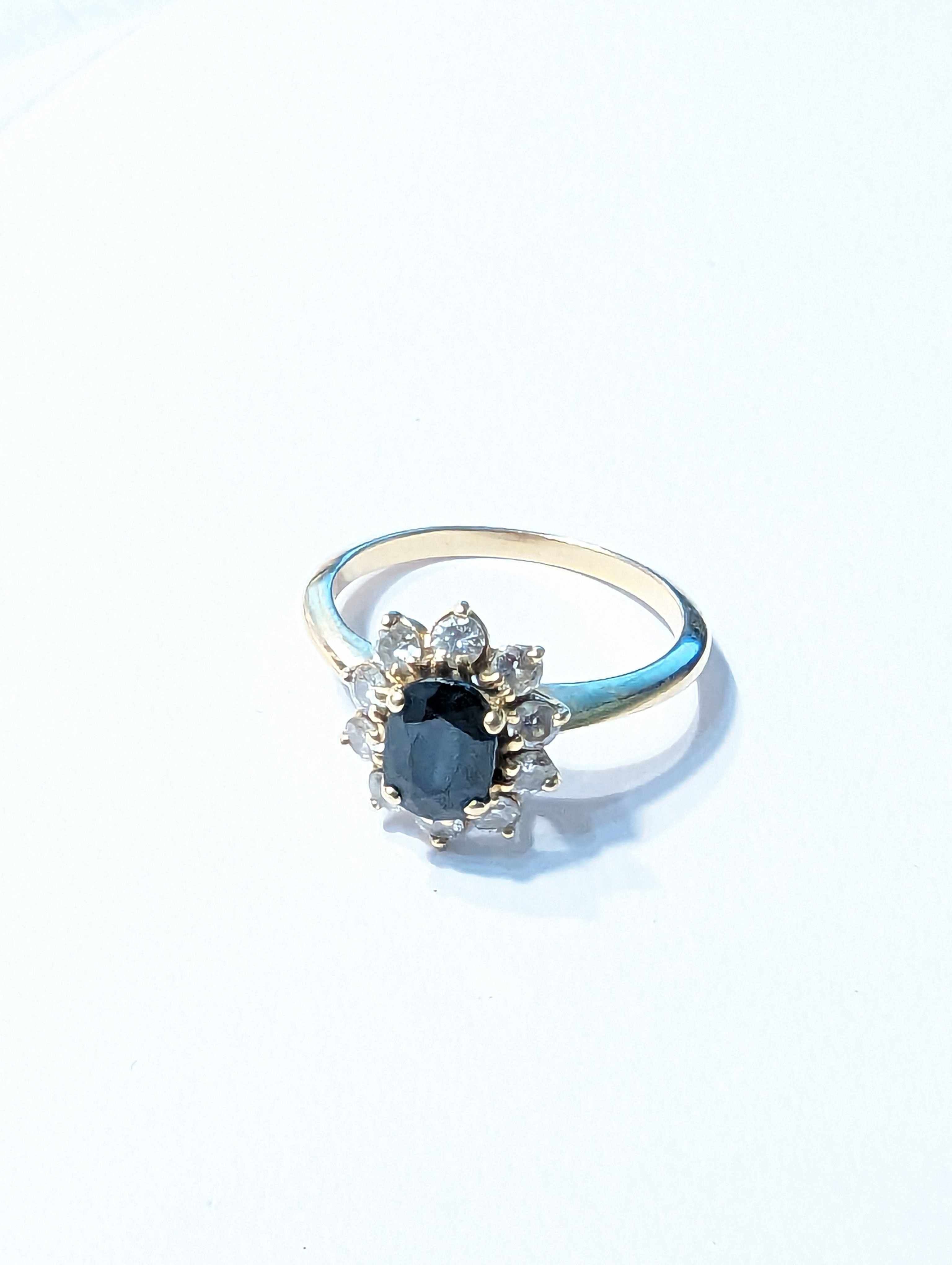 BAGUE marguerite en or jaune (750) ornée...