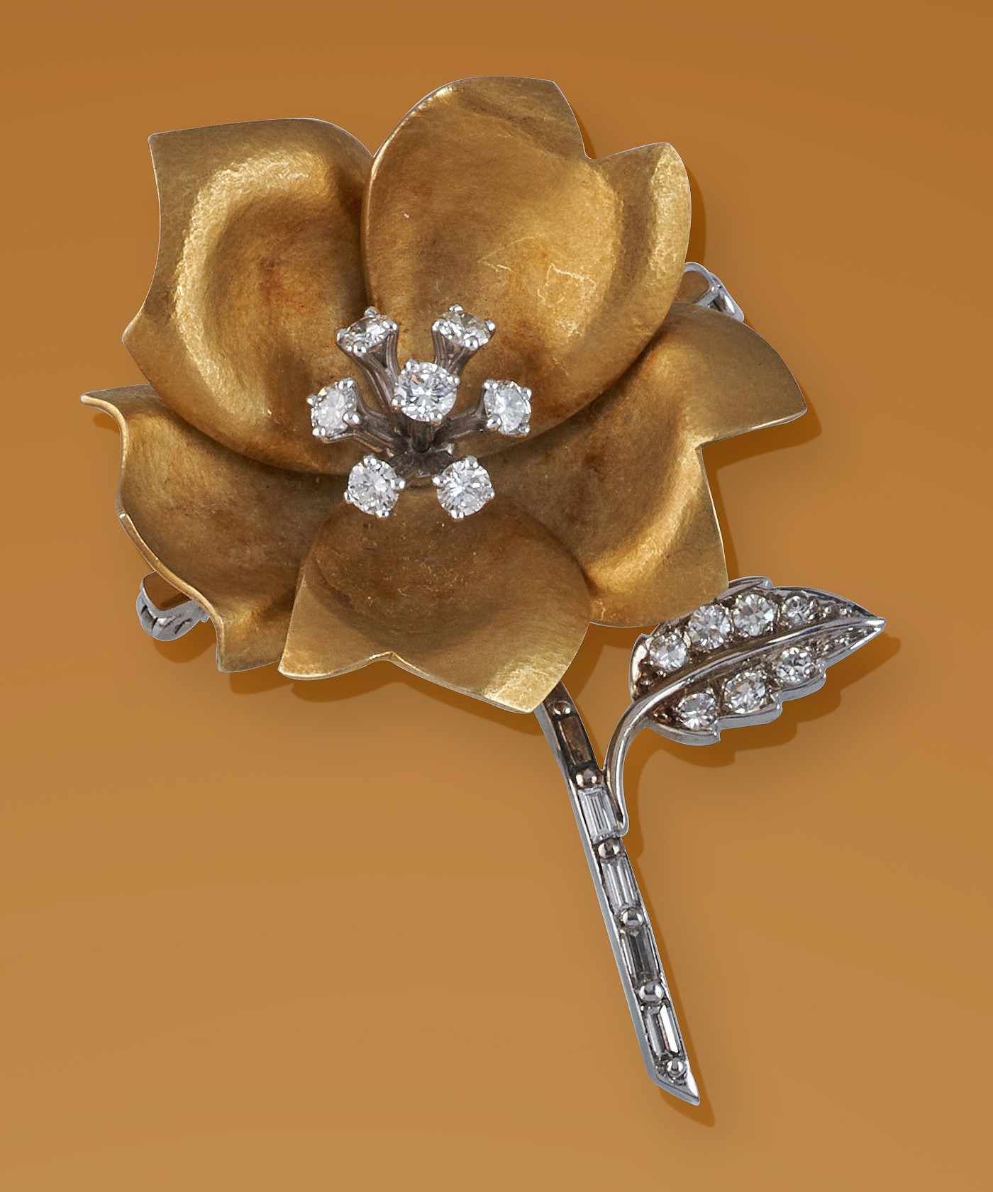 BROCHE en forme de fleur en or jaune amati...