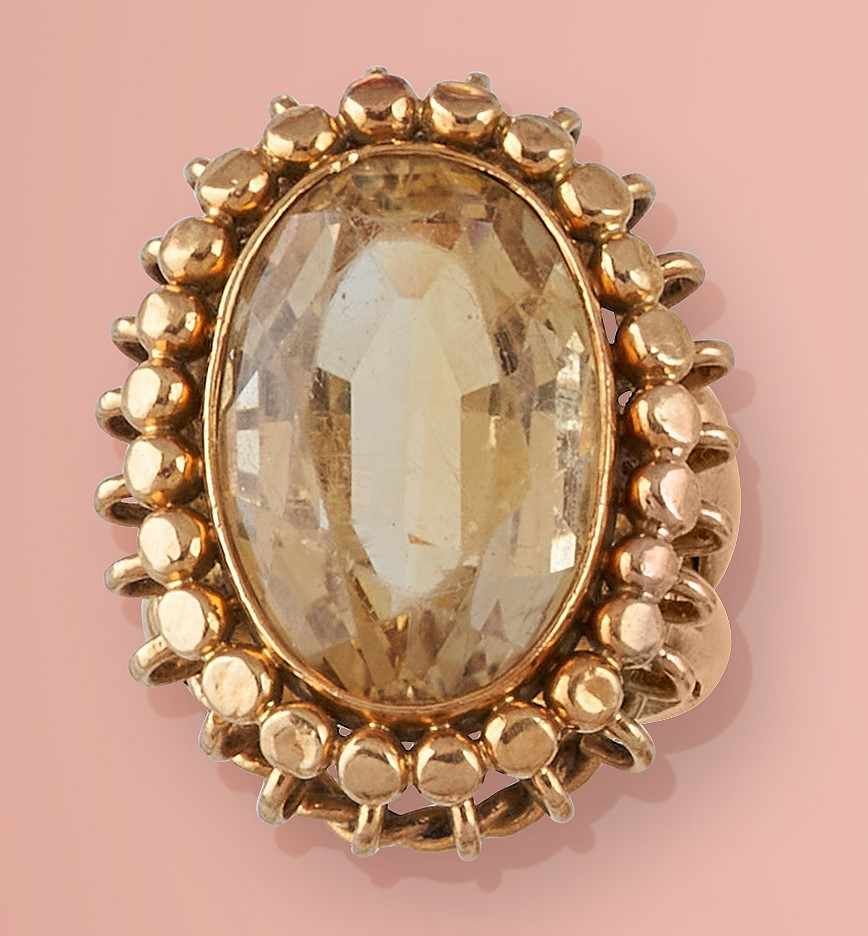 IMPORTANTE BAGUE en or jaune (750) ornée...