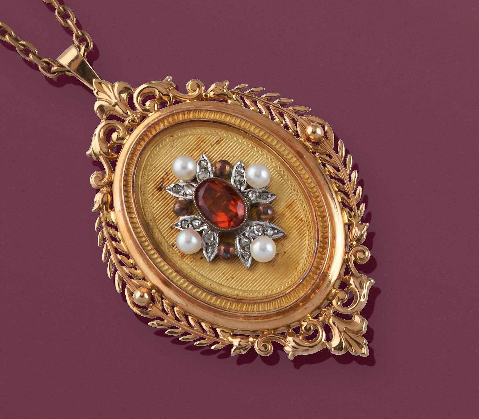 PENDENTIF-BROCHE en or jaune (750) à médaillon...