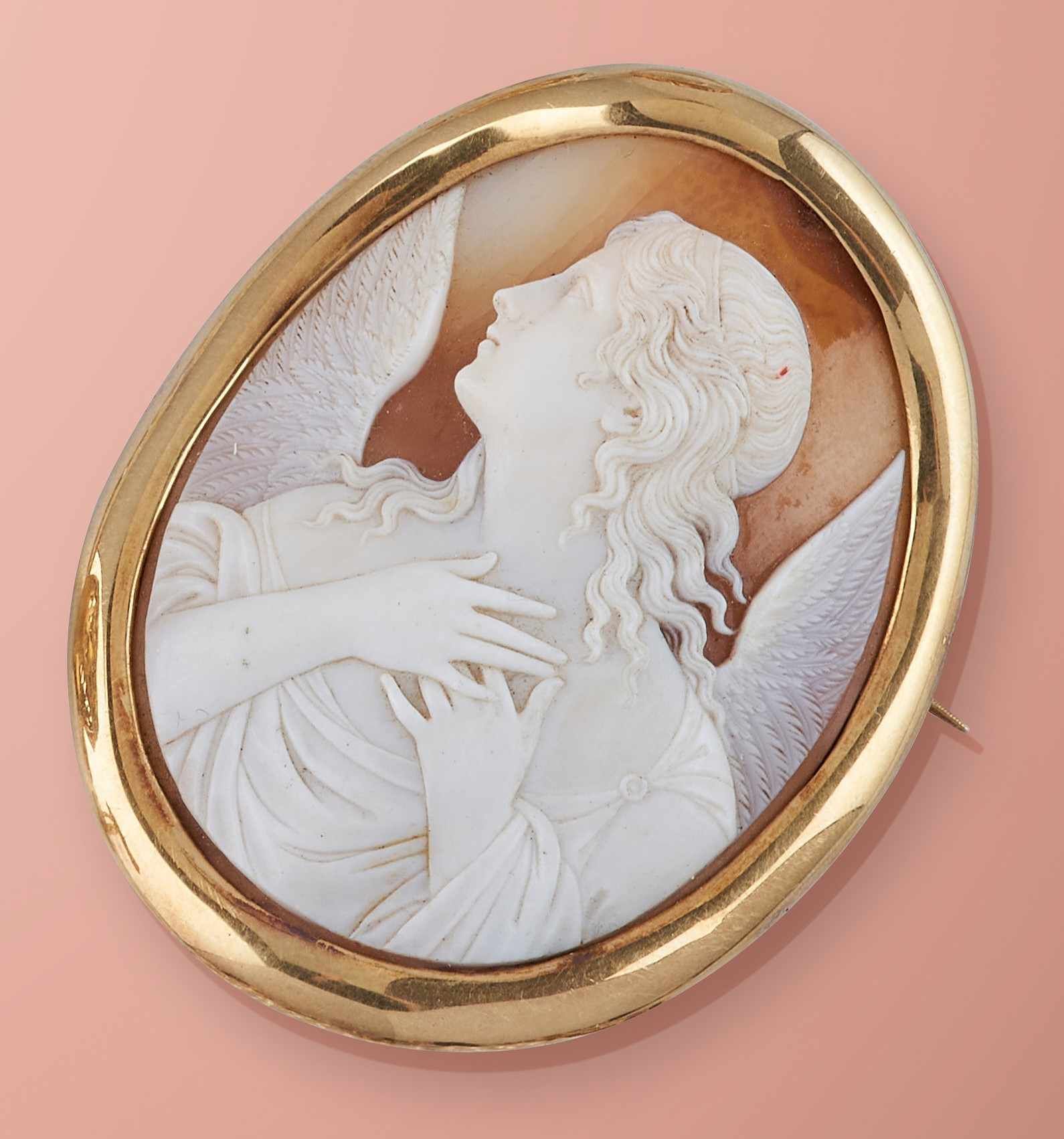 BROCHE CAMÉE coquillage figurant un ange,...