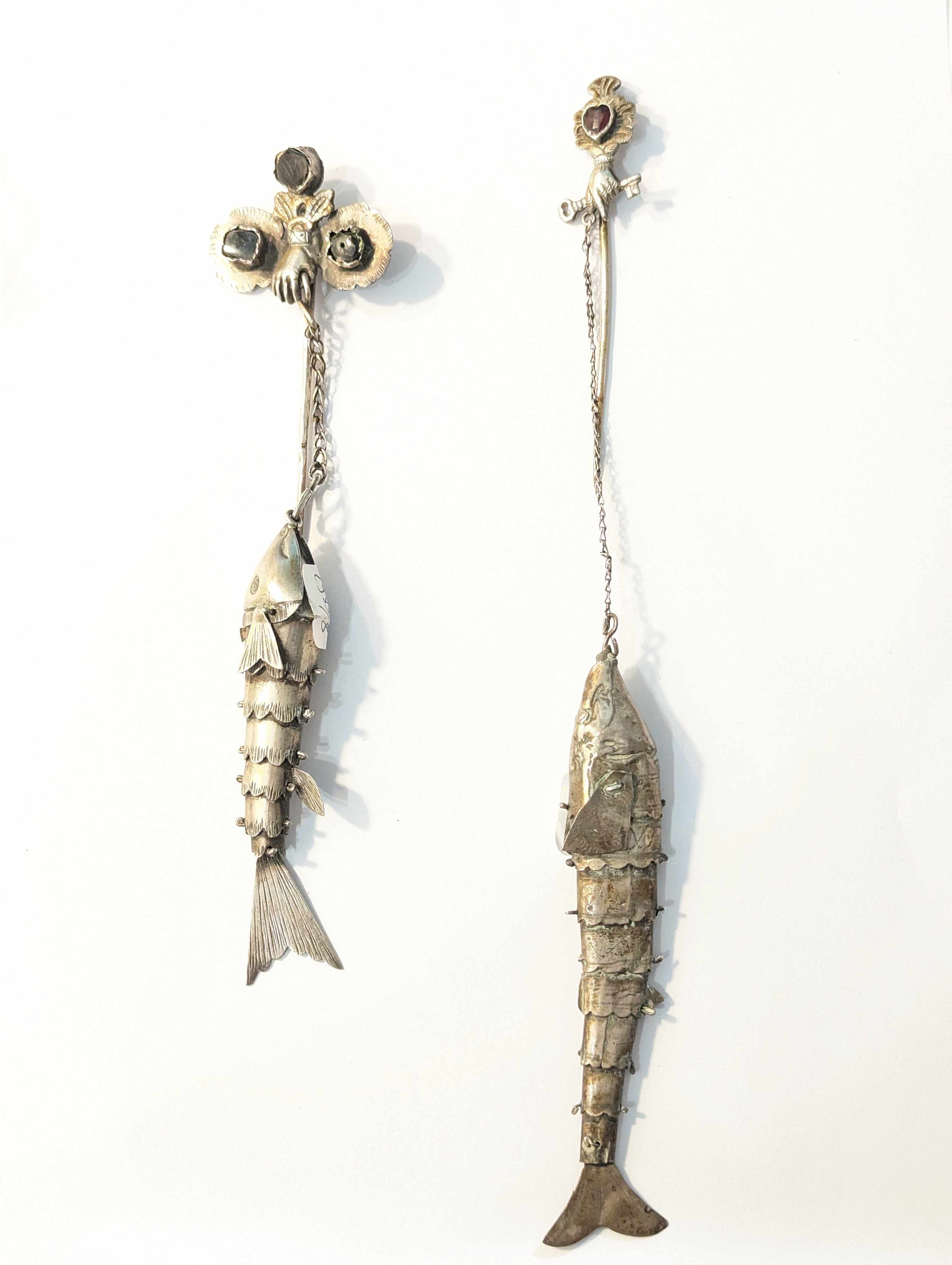 DEUX POISSONS articulés et ÉPINGLES avec...