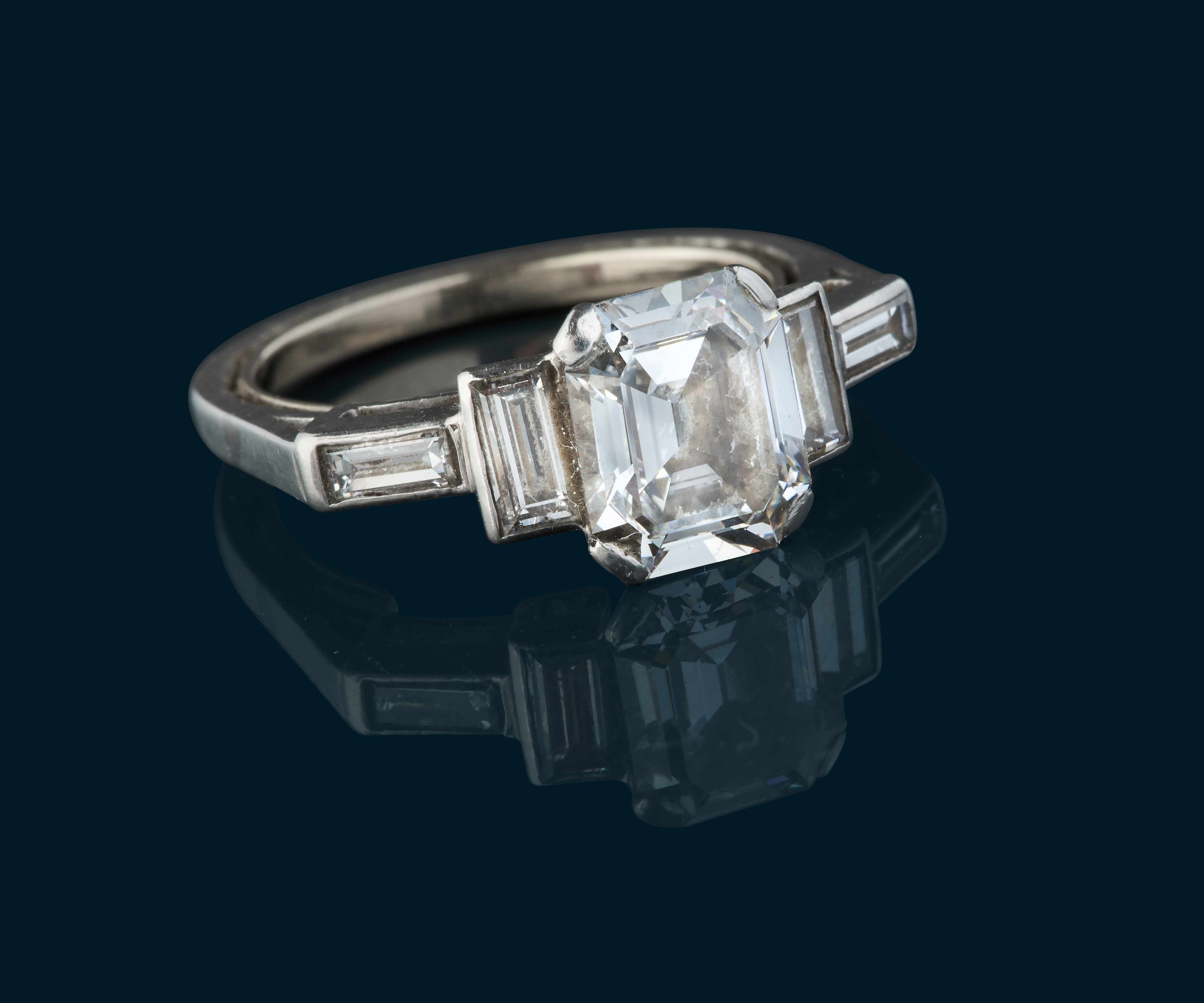 BAGUE en or gris (750) centrée d'une diamant...