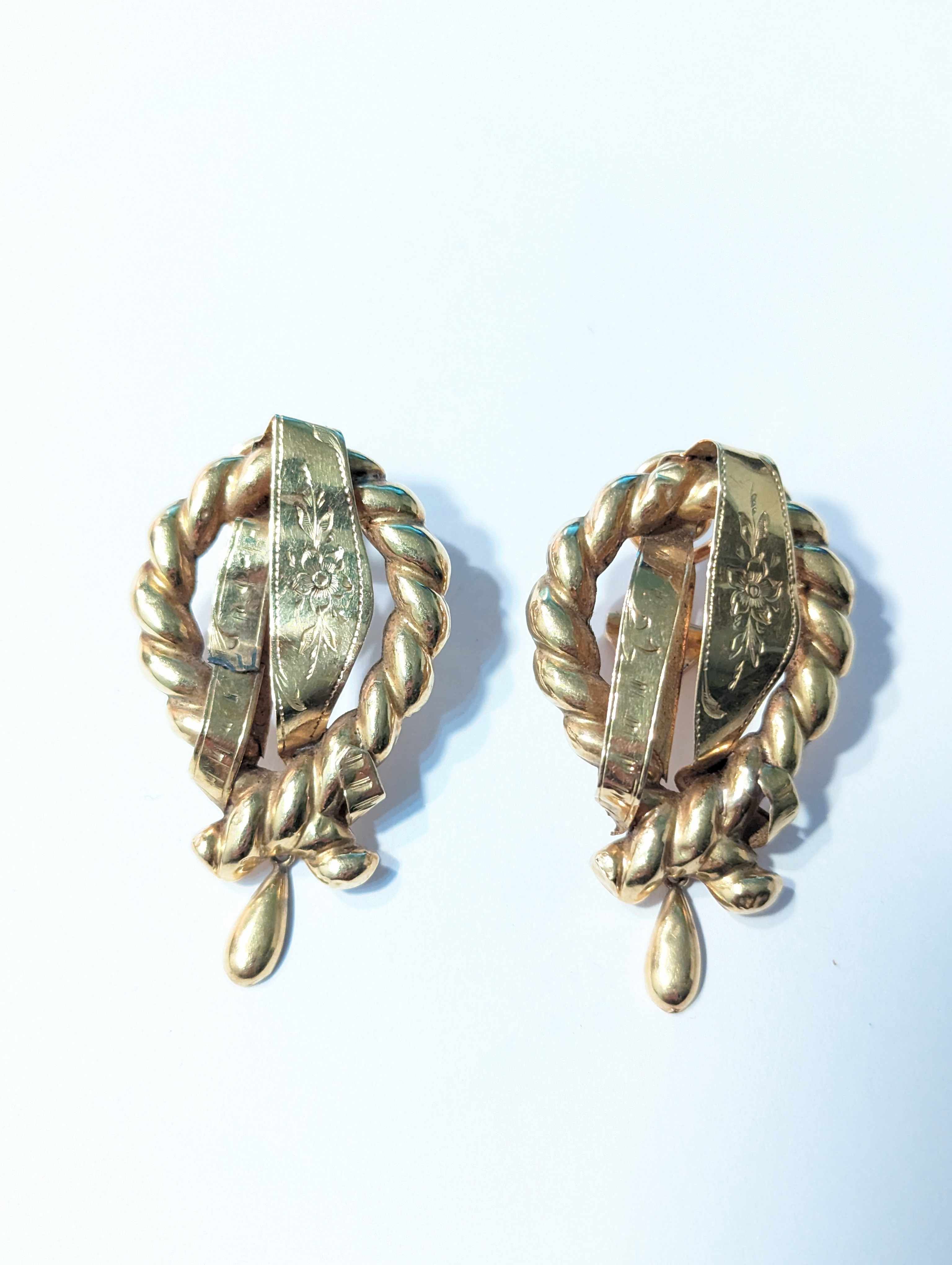 PAIRE DE CLIPS D'OREILLES en or jaune (750)...