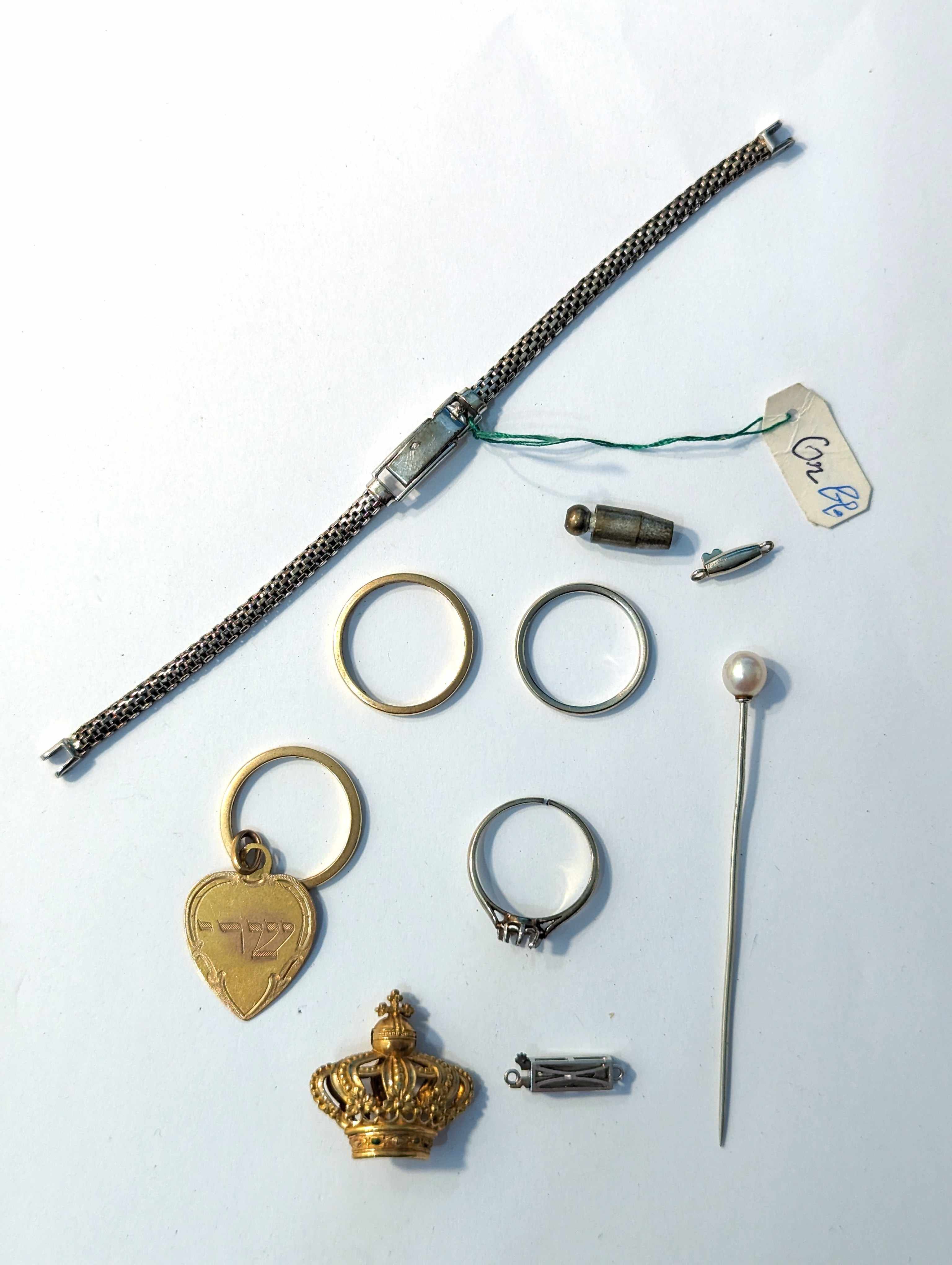 LOT D'OR (750) comprenant : trois ALLIANCES,...