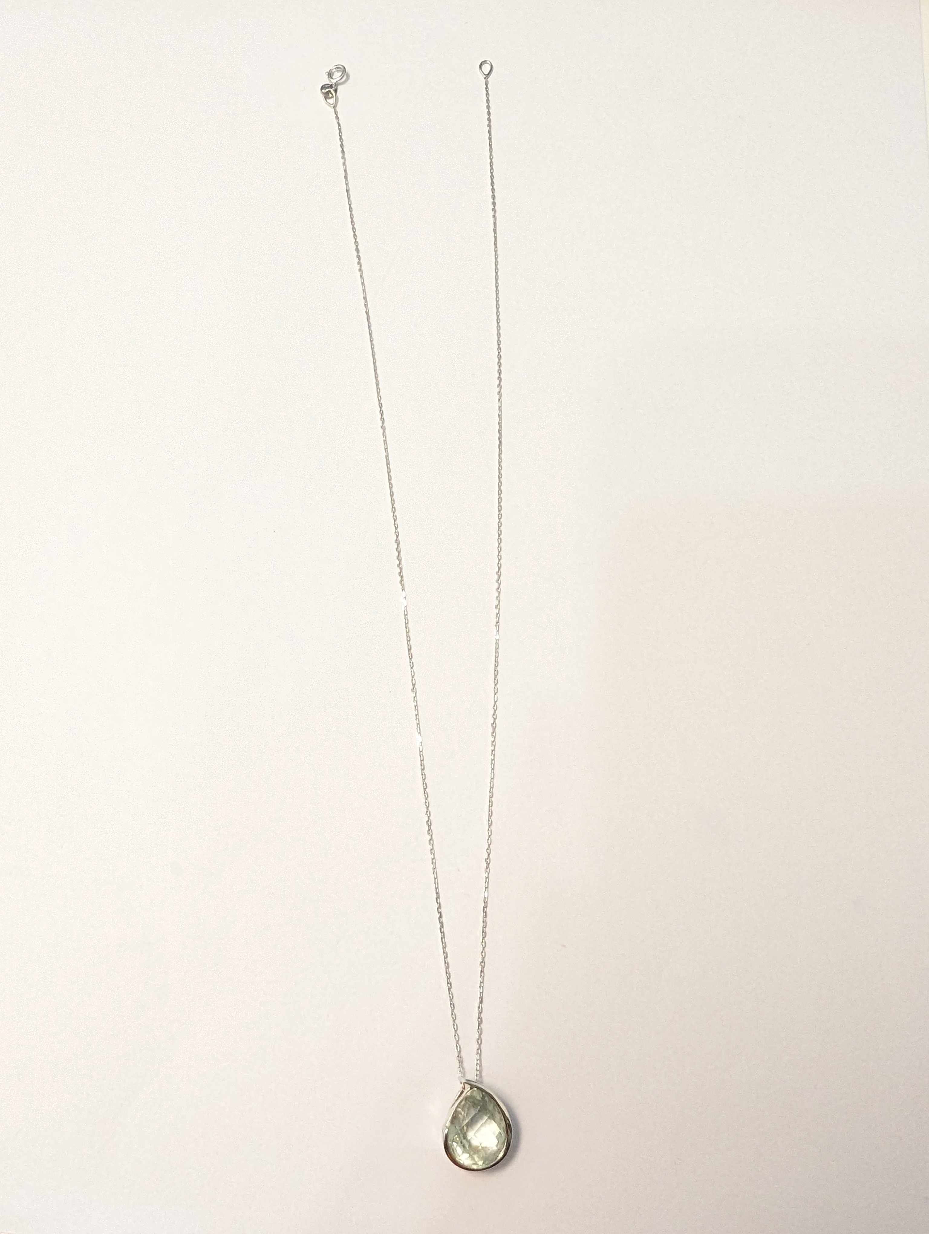 COLLIER CHAINE en or gris (750) à motif d'un...