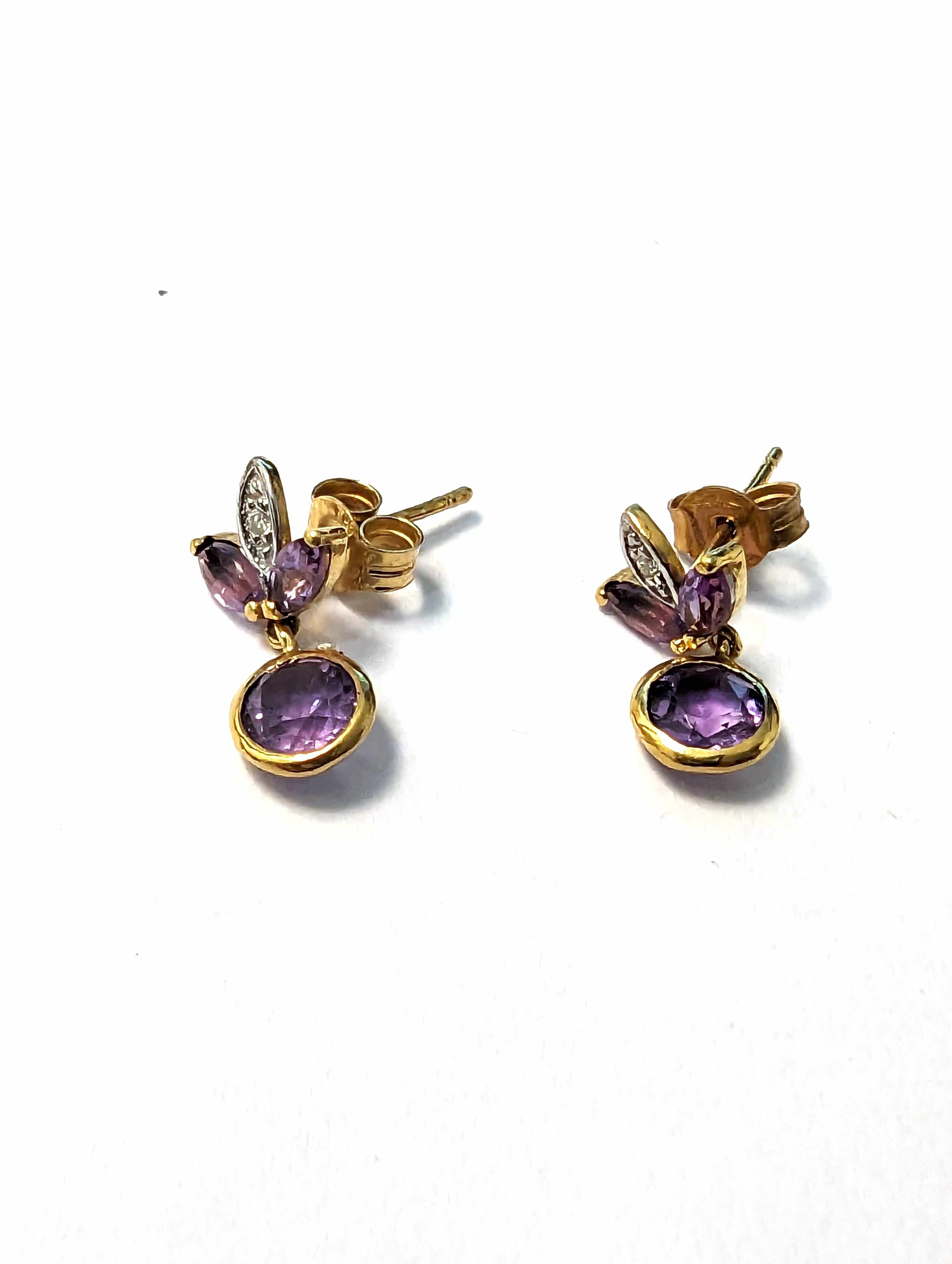 PAIRE DE PUCES D'OREILLES en or jaune (750),...