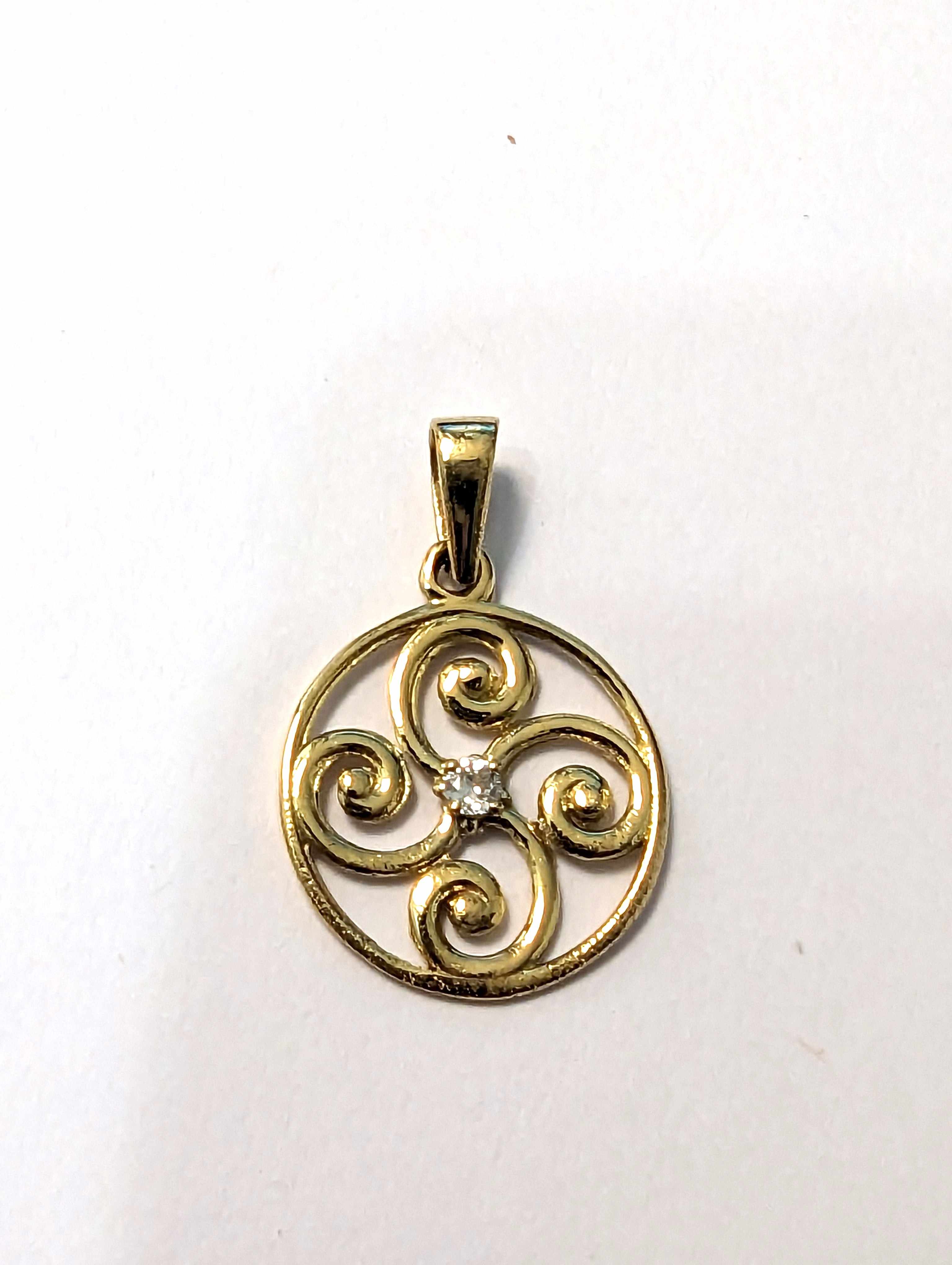 PENDENTIF CROIX BASQUE en or jaune (750)...