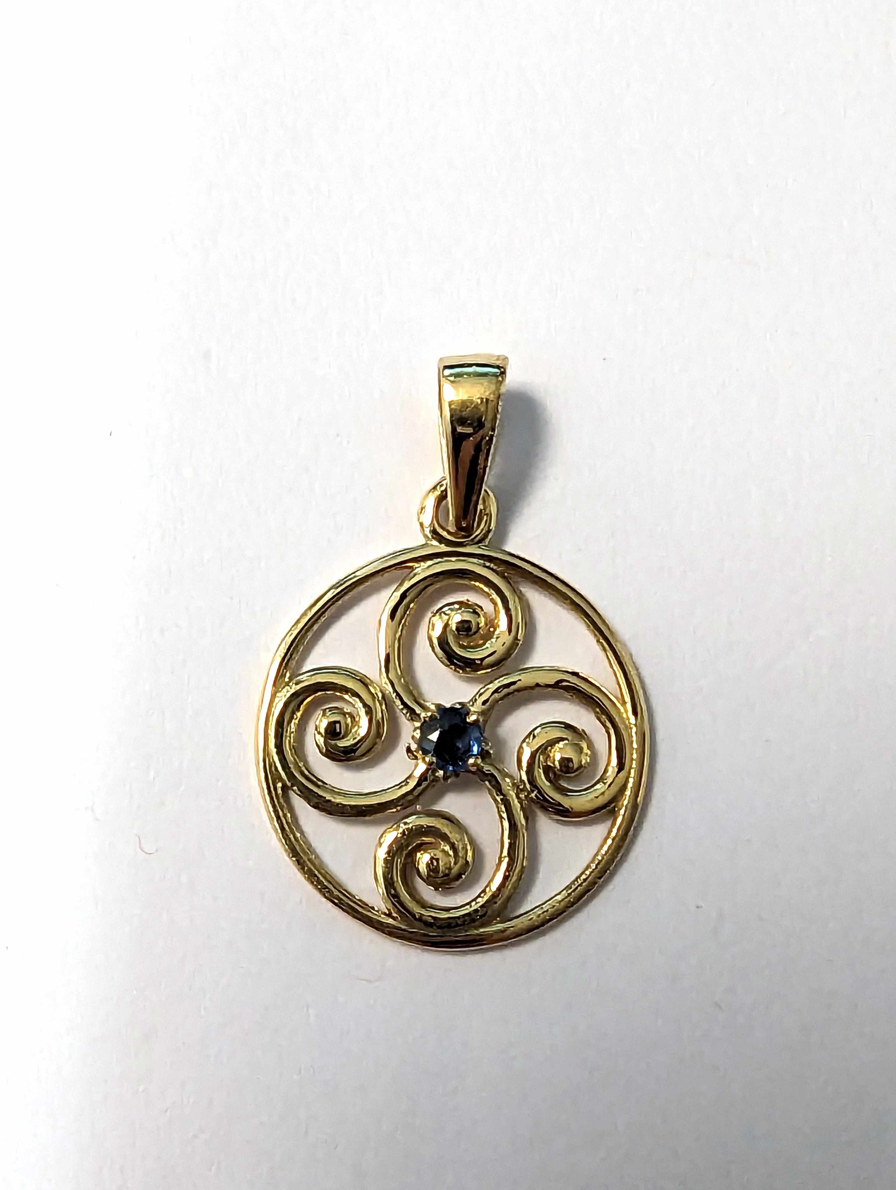 PENDENTIF CROIX BASQUE en or jaune (750)...