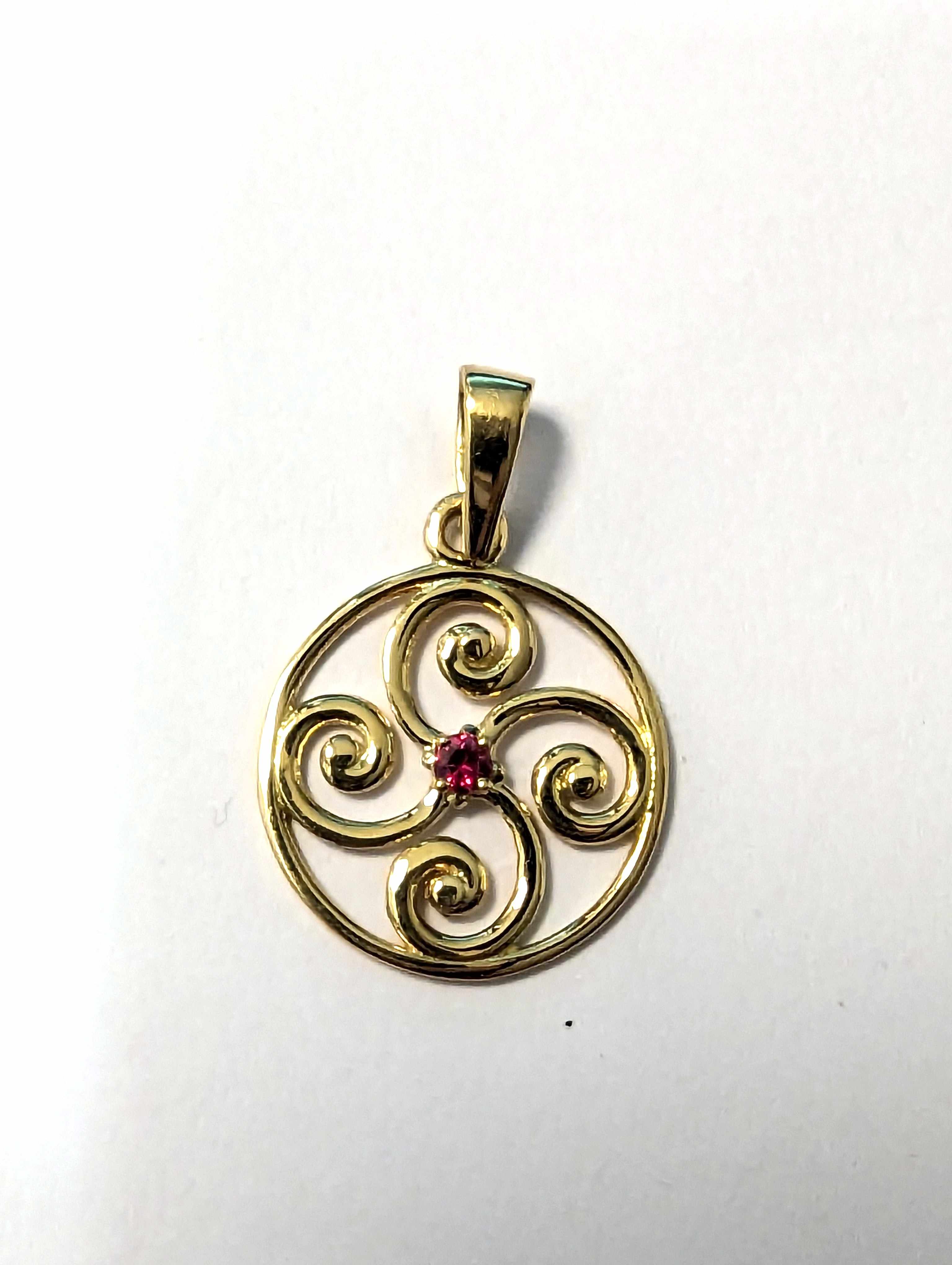 PENDENTIF CROIX BASQUE en or jaune (750)...