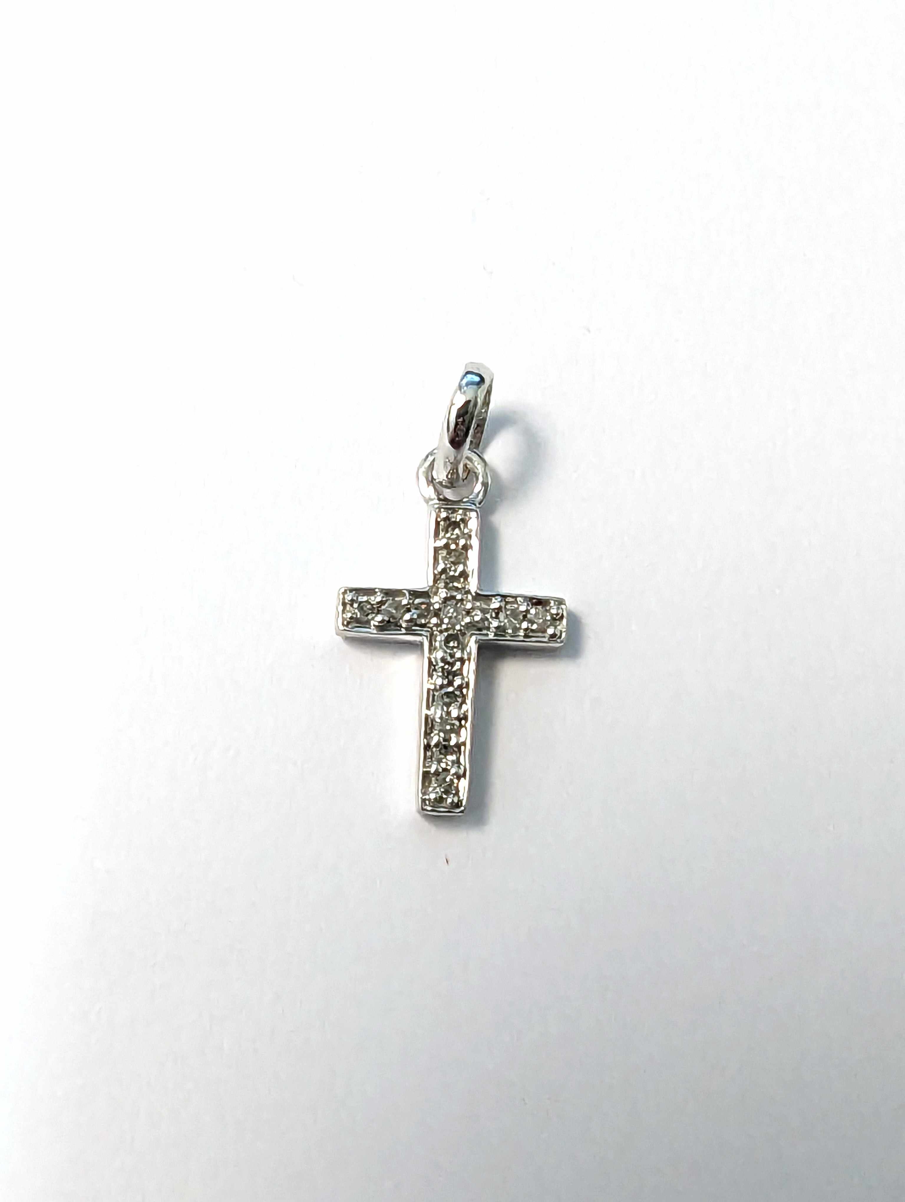 CROIX en or gris (750) et petits diamant...