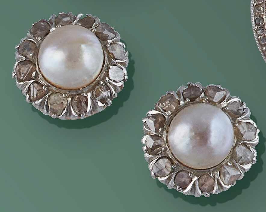PAIRE DE BOUCLES D'OREILLES en or jaune et...