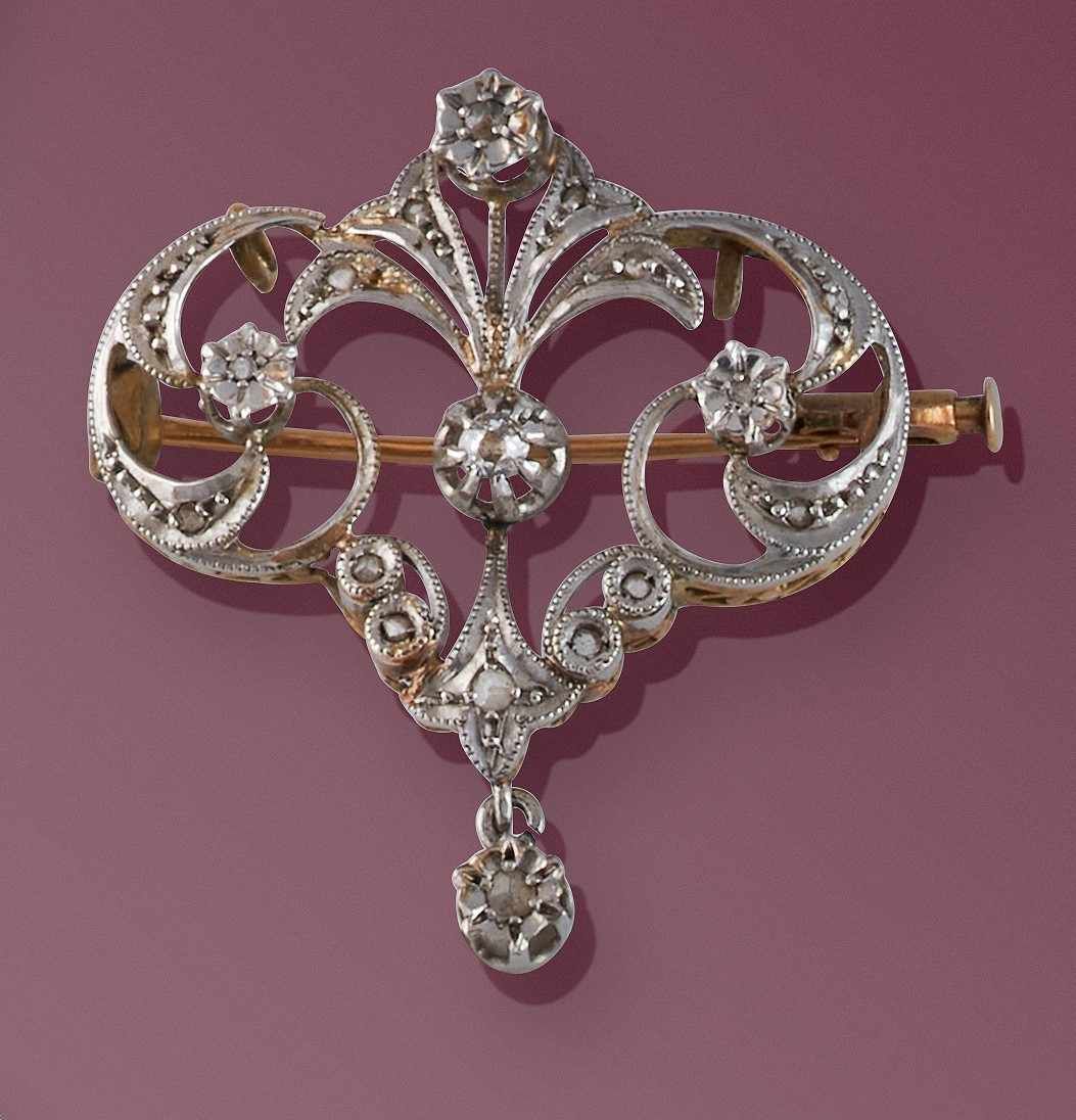 BROCHE en or jaune et gris (750) à décor...