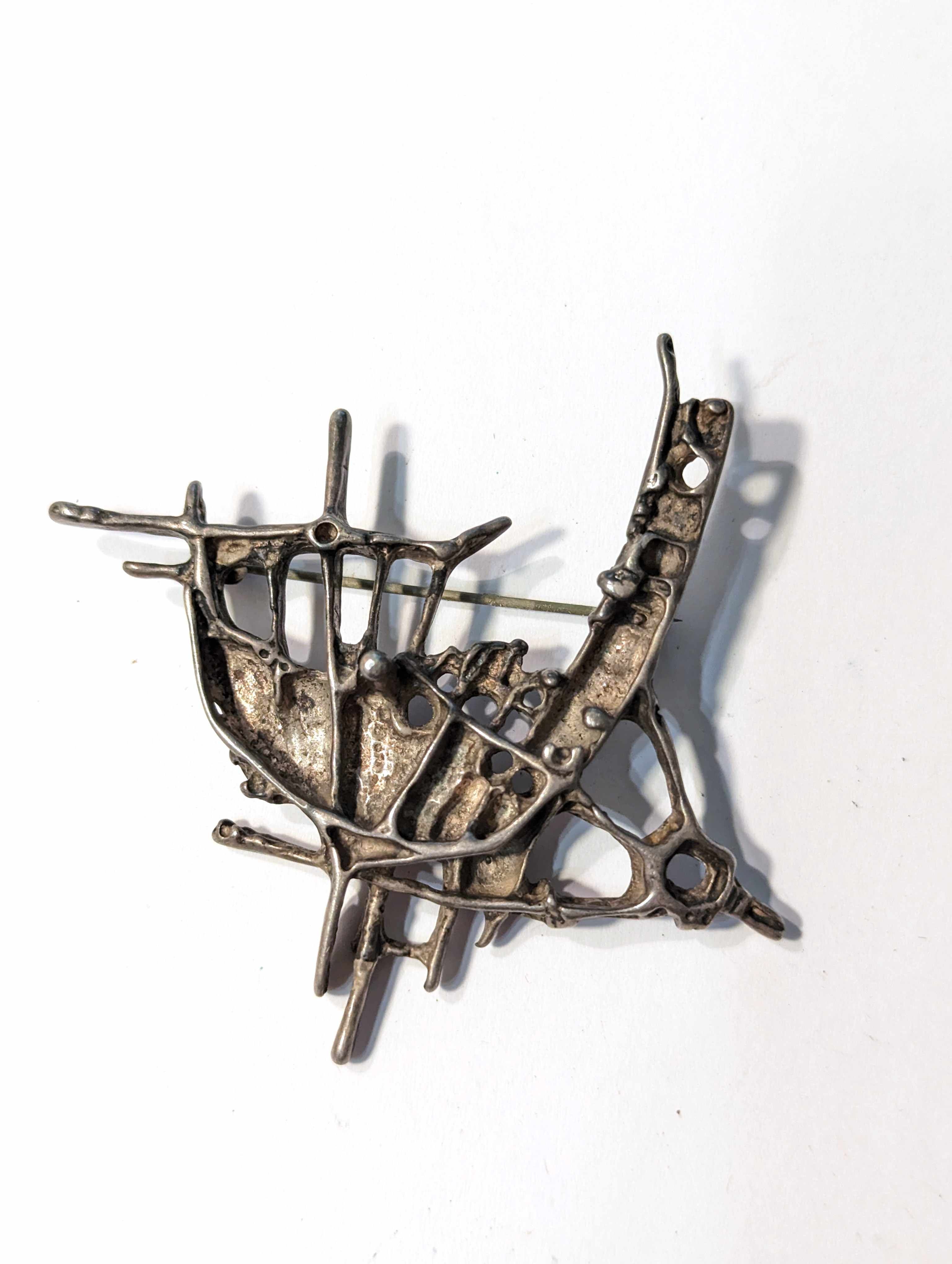 BROCHE en argent (925). Epreuve d'artiste...