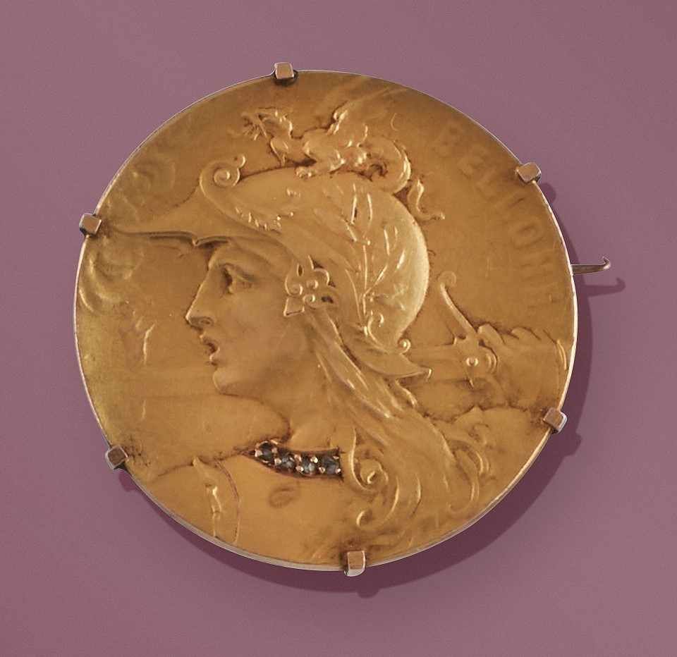BROCHE RONDE en or jaune (750) figurant BELLONE...