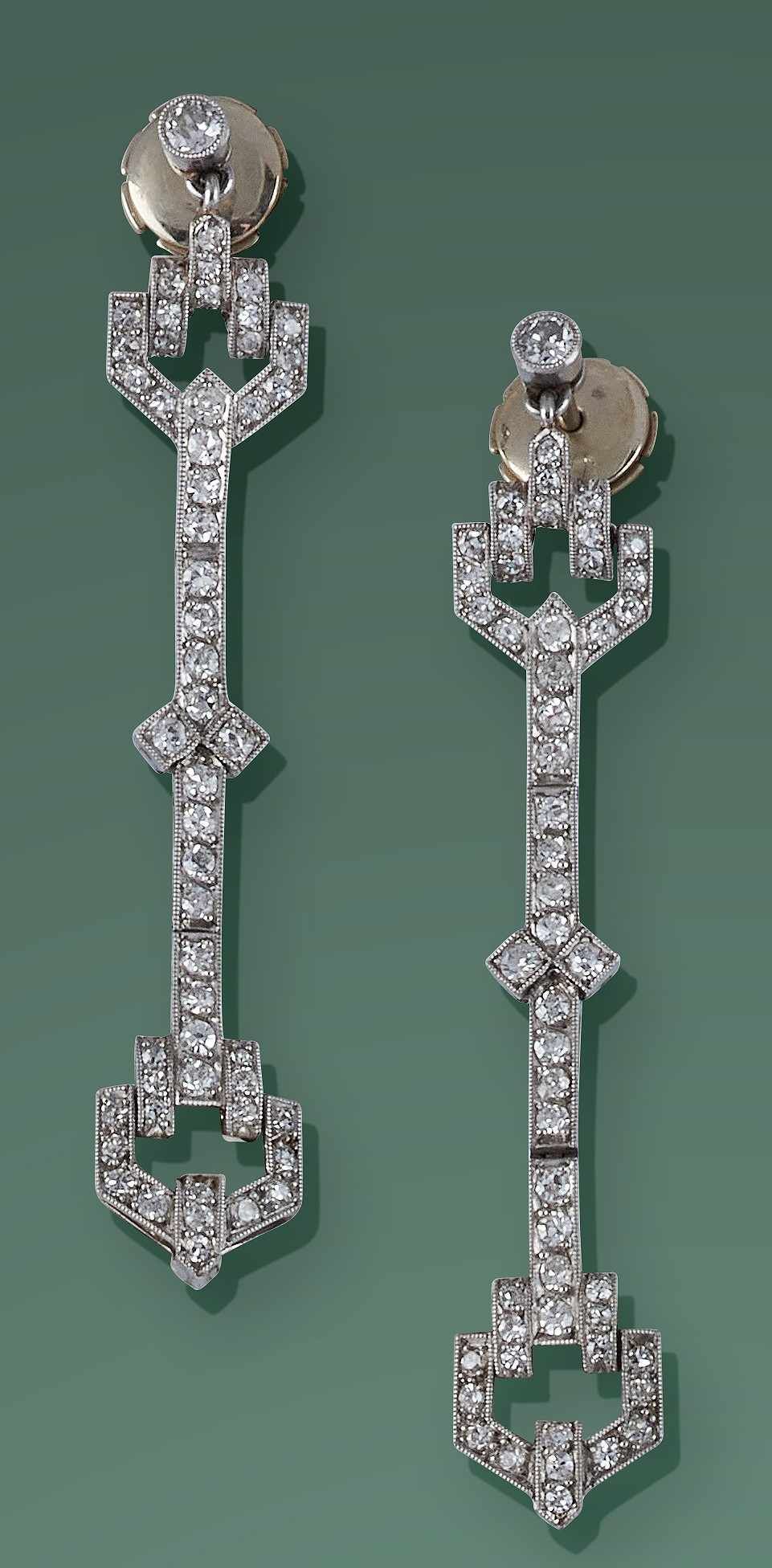 PAIRE DE PENDANTS D'OREILLES en platine (850),...