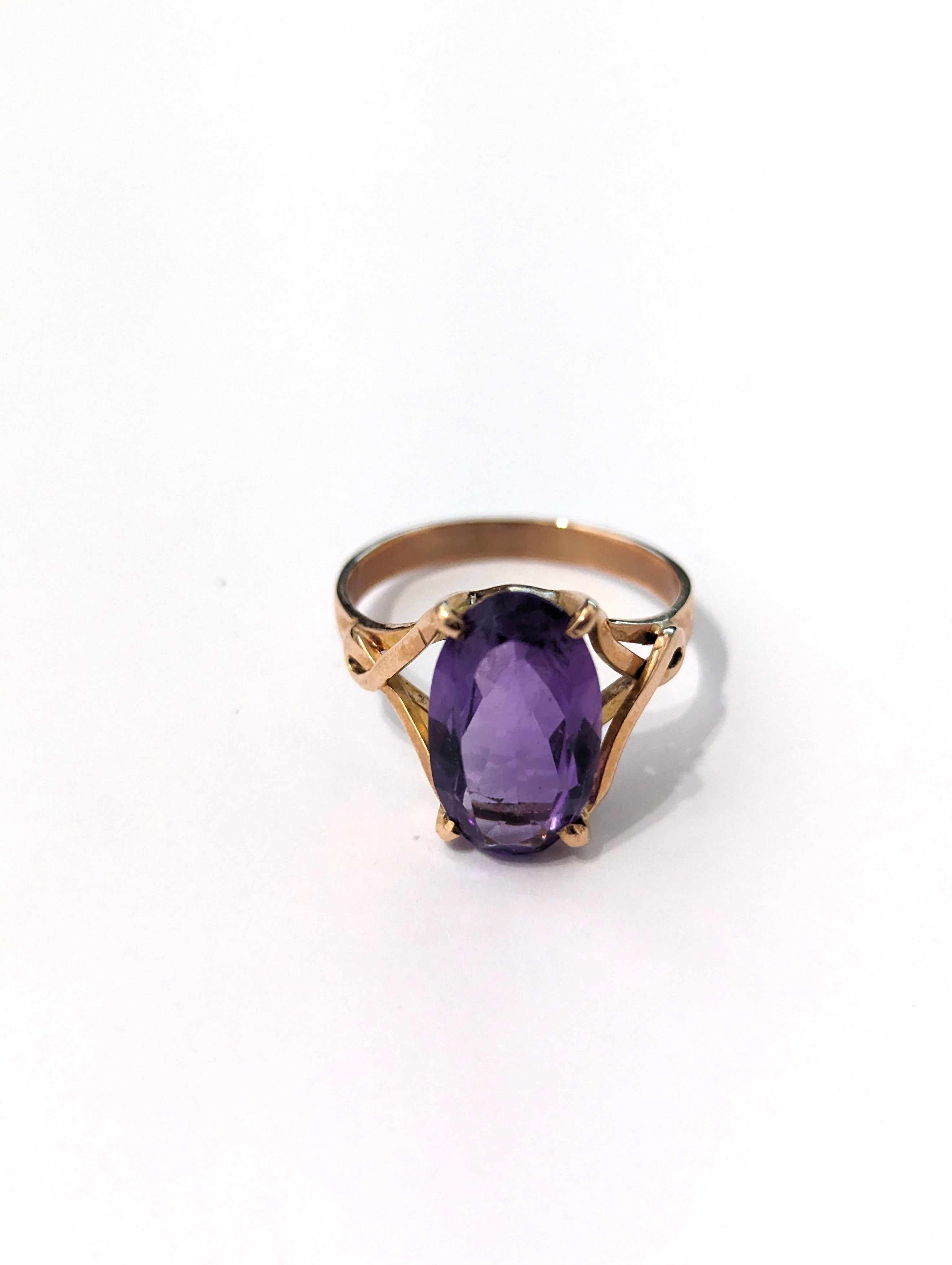 BAGUE en or rose (750) ornée d une amethyste...