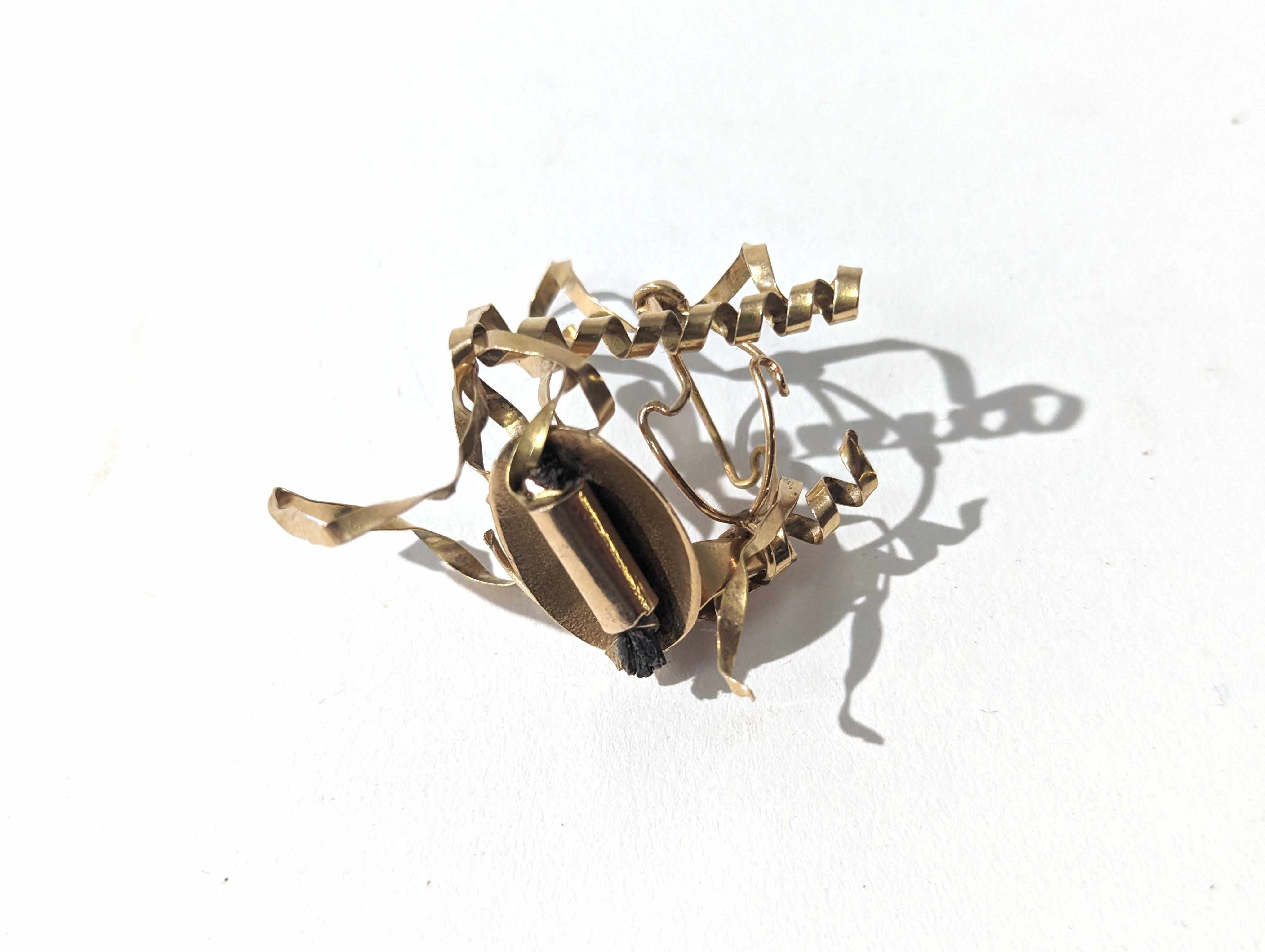 DEBRIS D OR (750).