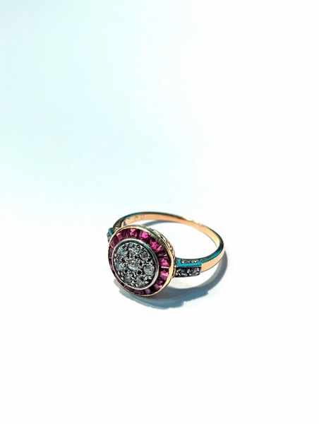 BAGUE en or (750) à châton rond pavé de petits...