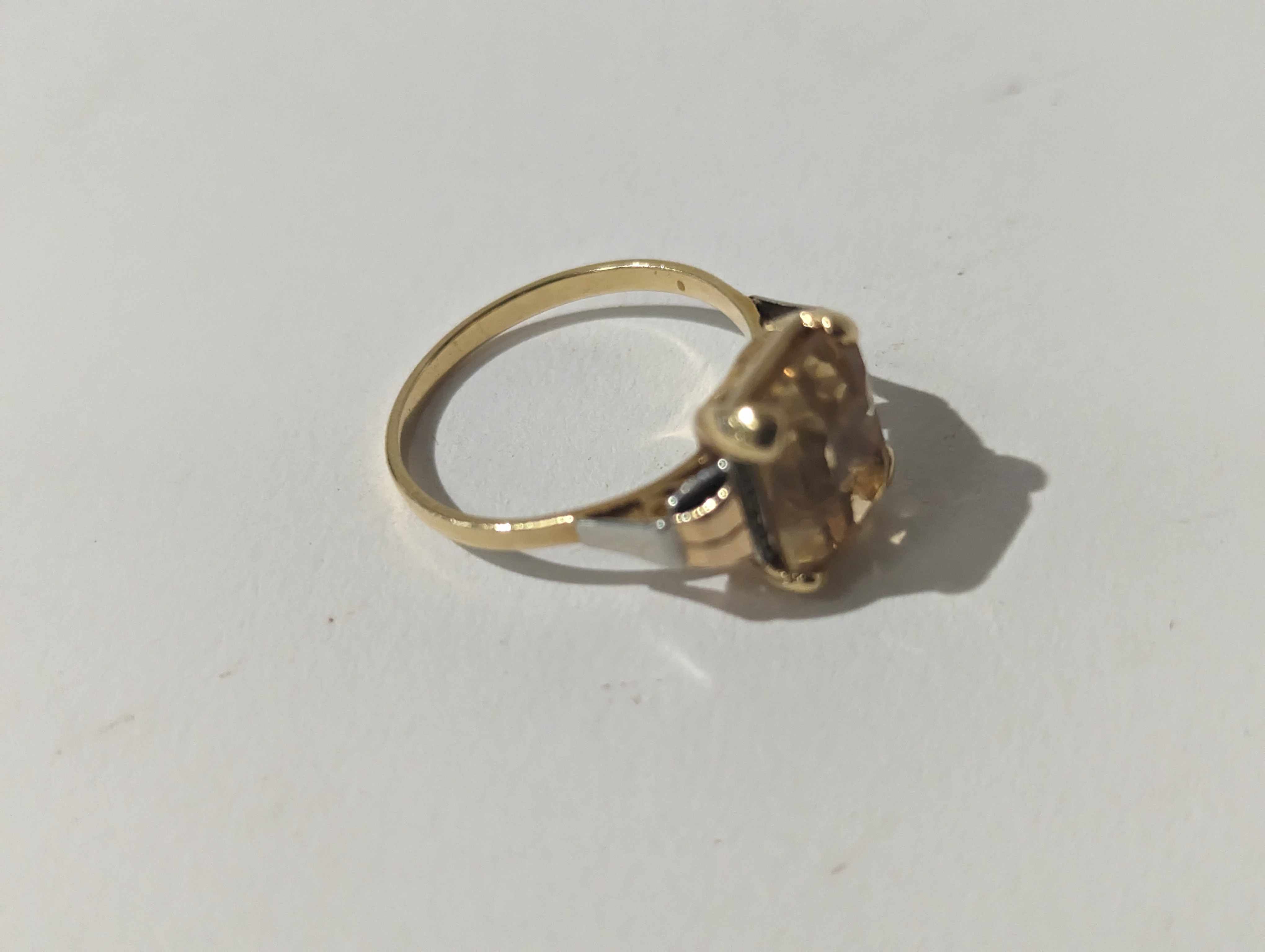 BAGUE en or (750) ornée d une citrine taille...
