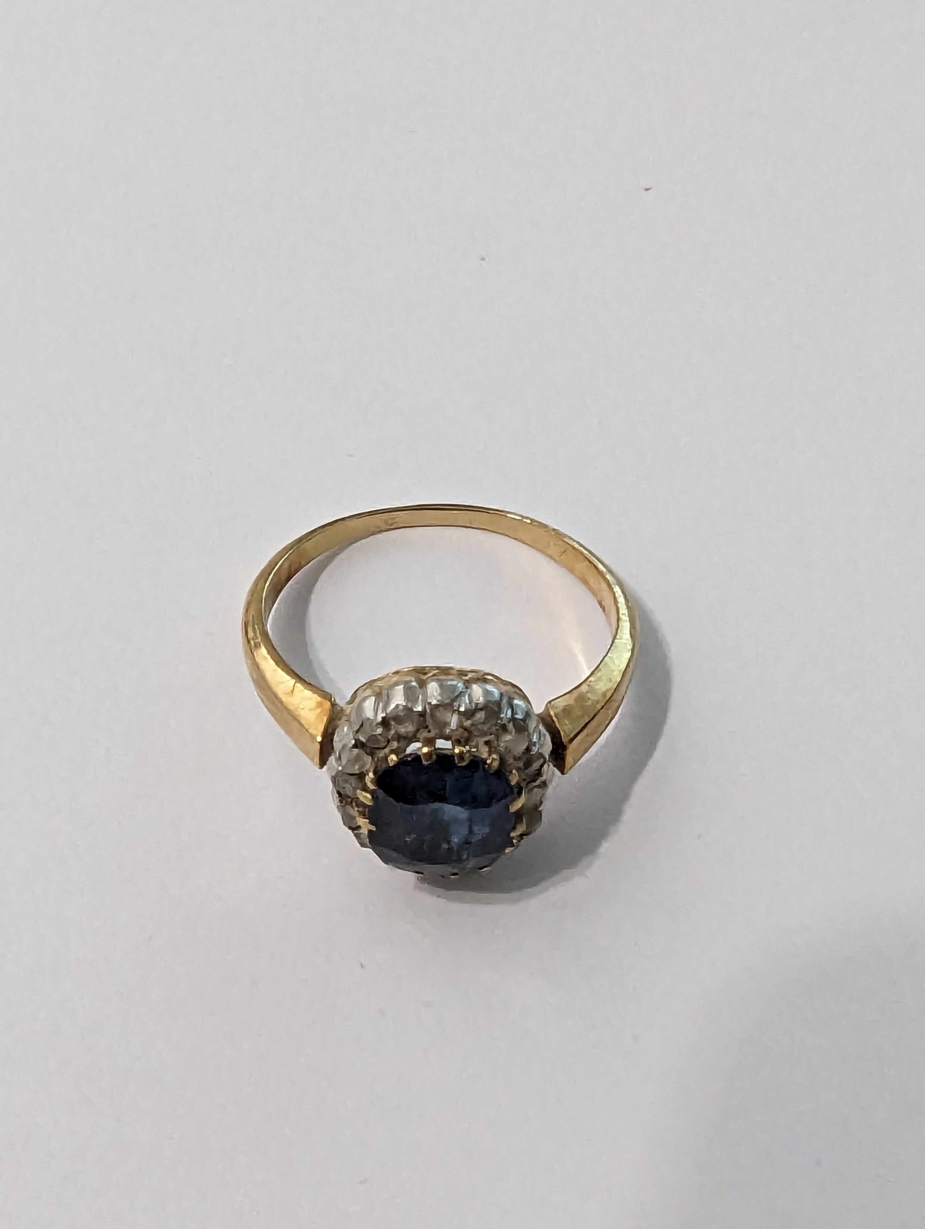 BAGUE MARGUERITE en or jaune (750) sertie...