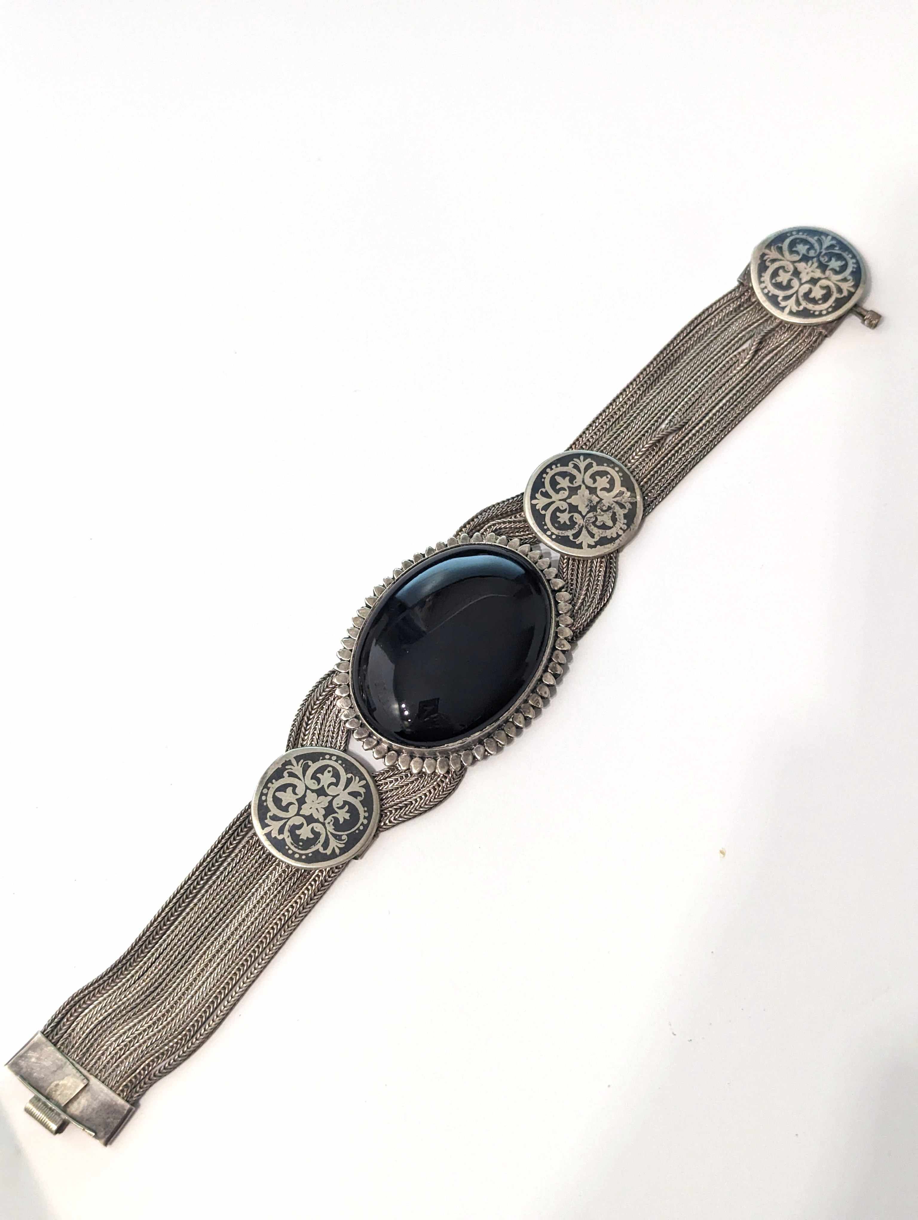 BRACELET souple en argent (900) serti d'une...
