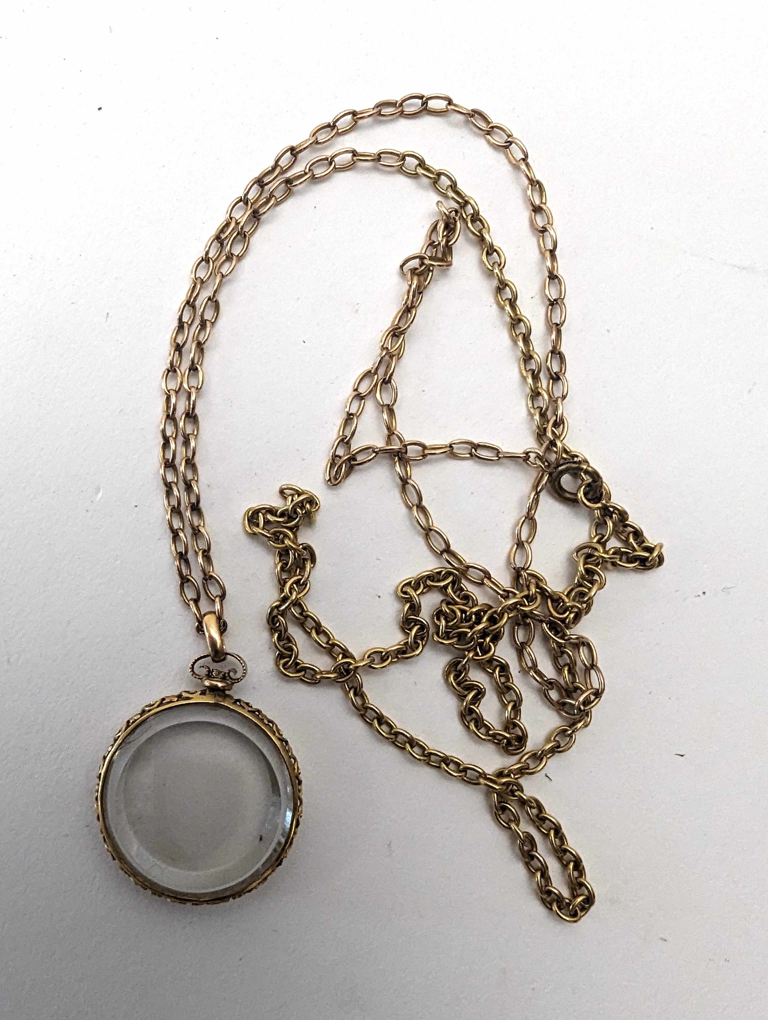 MEDAILLON PENDENTIF rond en verre grossissant...