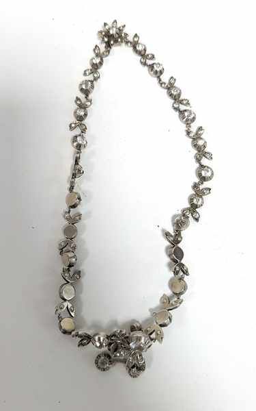 COLLIER en argent (925)à maillons feuillagés...