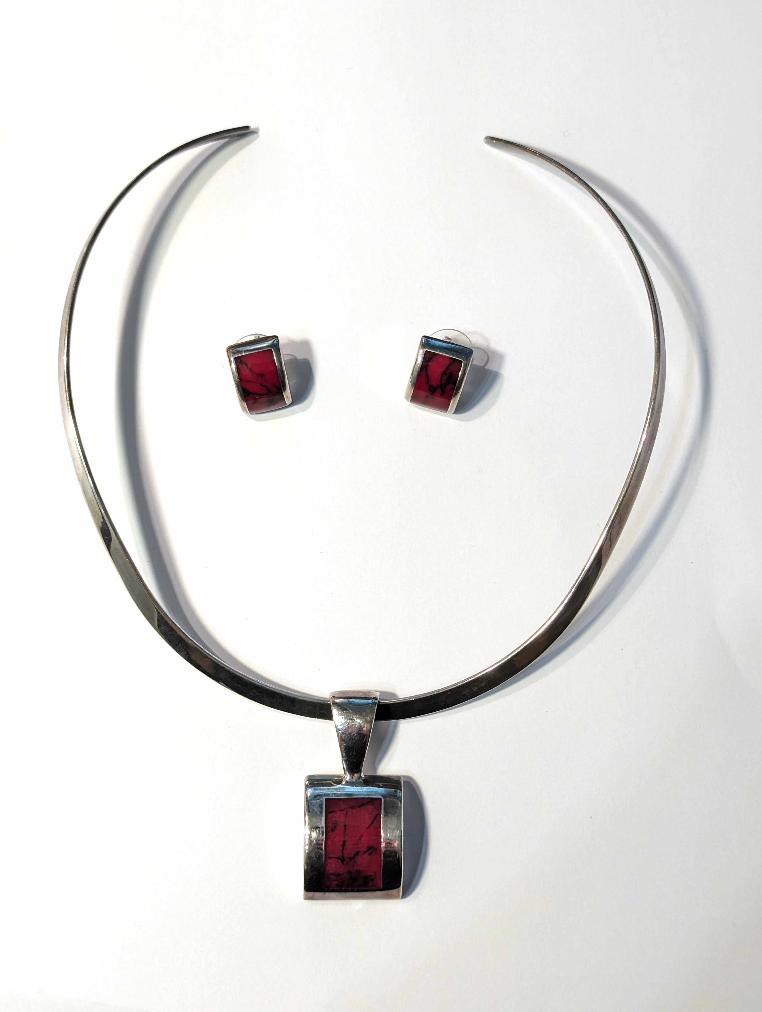 PARURE, COLLIER ET CLOUS D'OREILLES en argent...