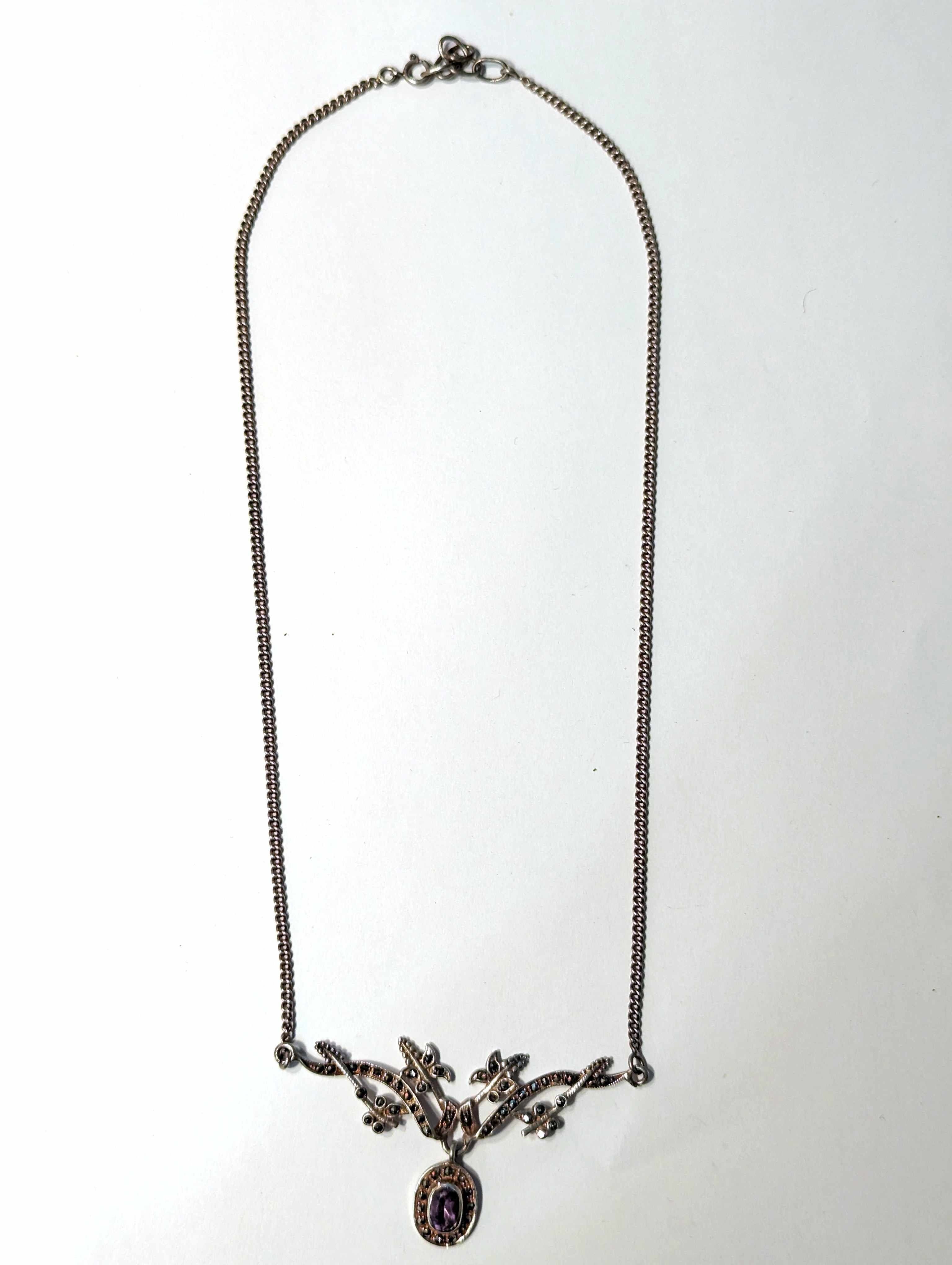 COLLIER en argent (925) avec motif de feuillage...