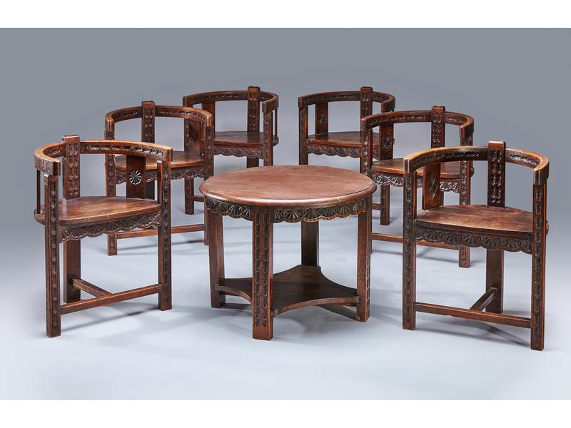 SUITE DE SIX CHAISES d'encoignure et une...