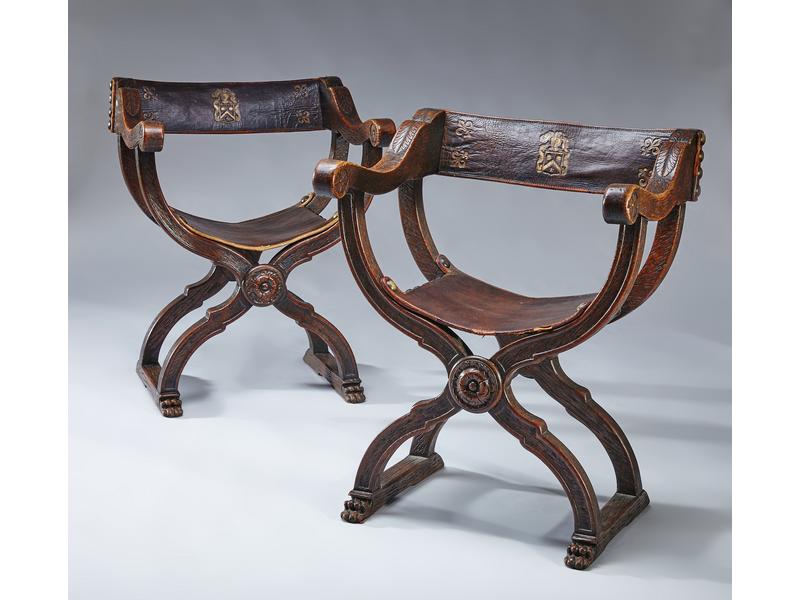 PAIRE DE FAUTEUILS CURULES dit "Dagobert",...
