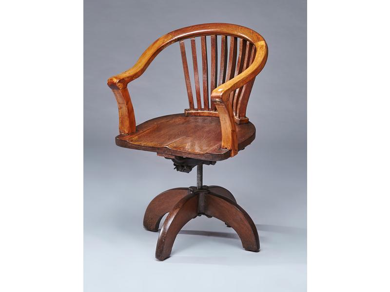 FAUTEUIL DE BUREAU tournant à dossier cintré...