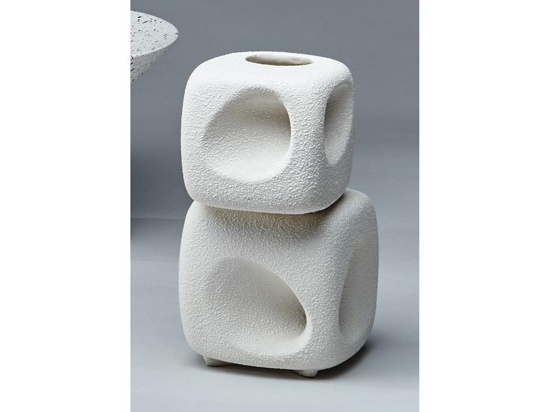VASE en céramique blanche formé de deux cubes...