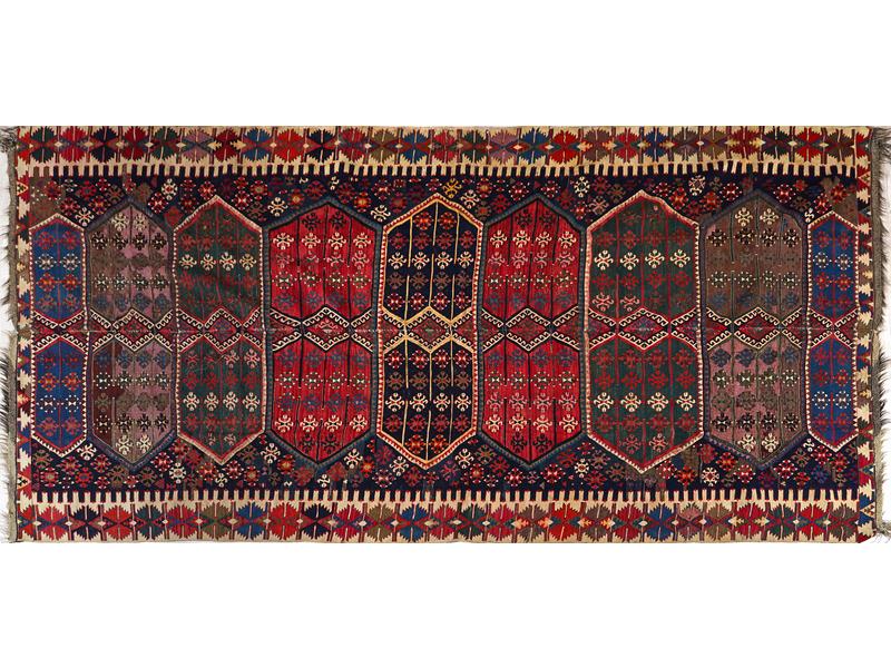 TAPIS KILIM en laine à décor polychrome de...